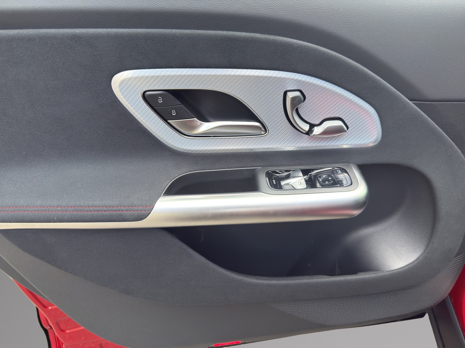 MERCEDES-BENZ GLB 350 4MATIC with EQ Technology-image-12