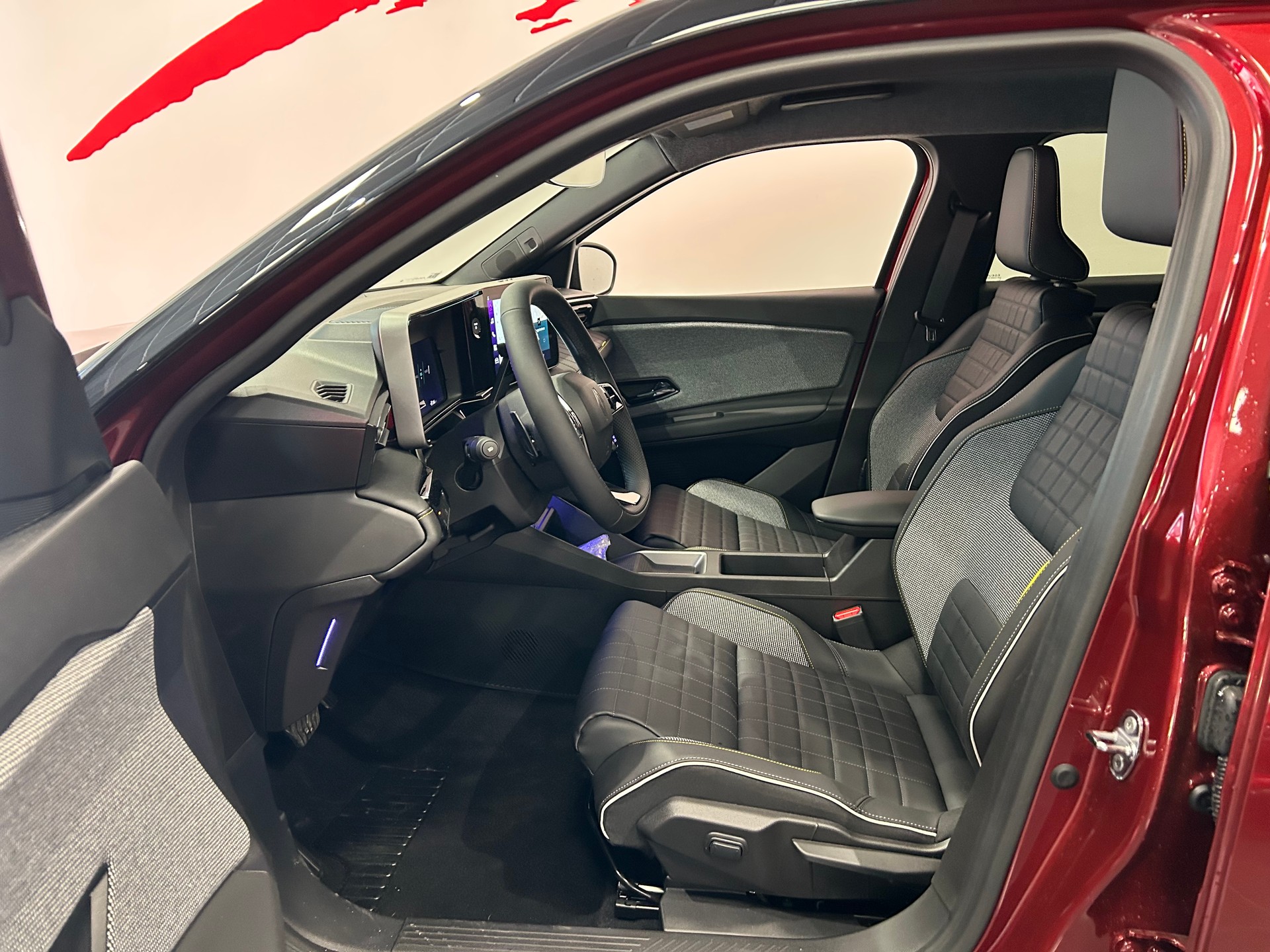 RENAULT R4 E-Tech Comfort Range 52 kWh Iconic-image-9