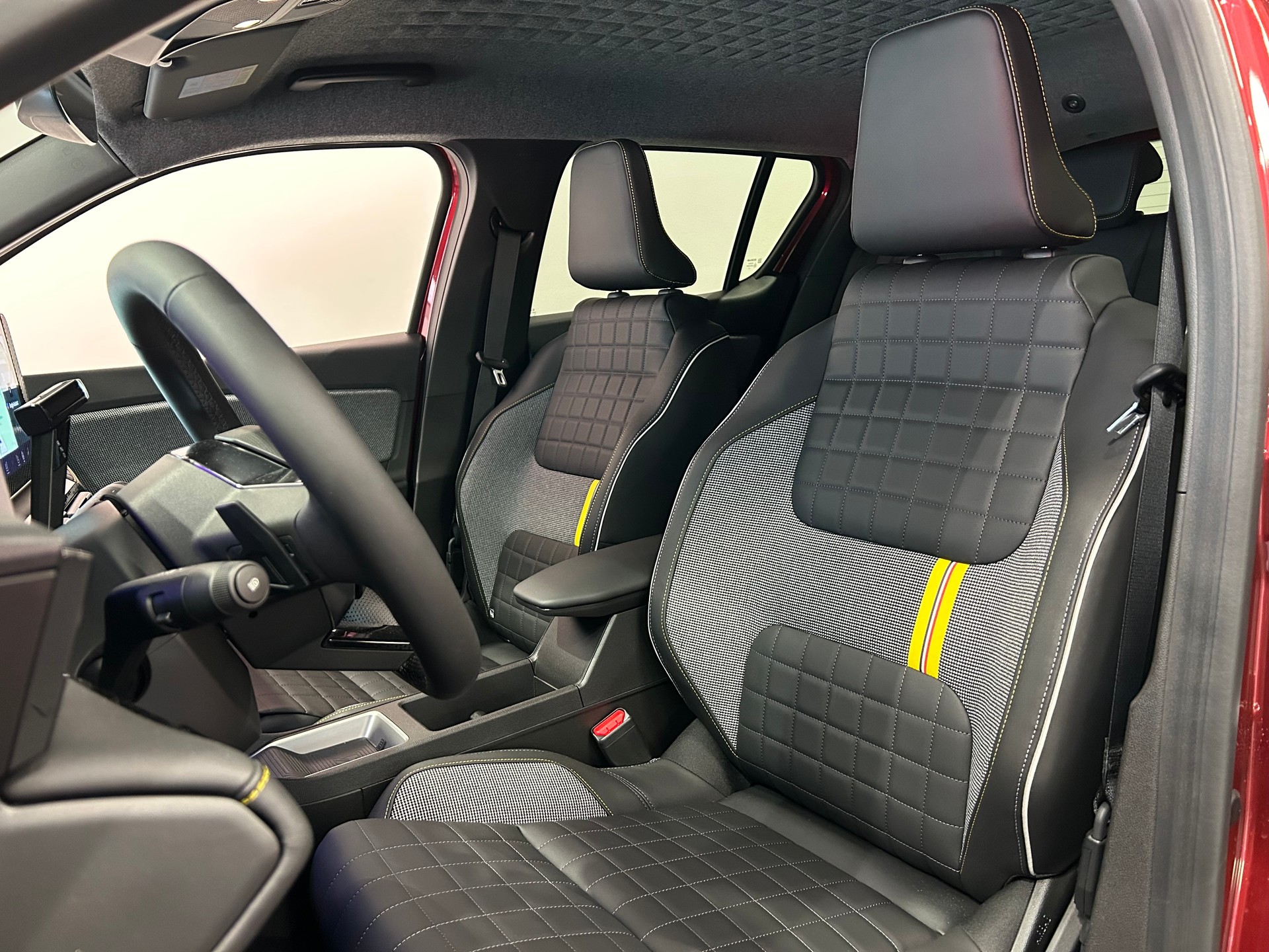 RENAULT R4 E-Tech Comfort Range 52 kWh Iconic-image-10