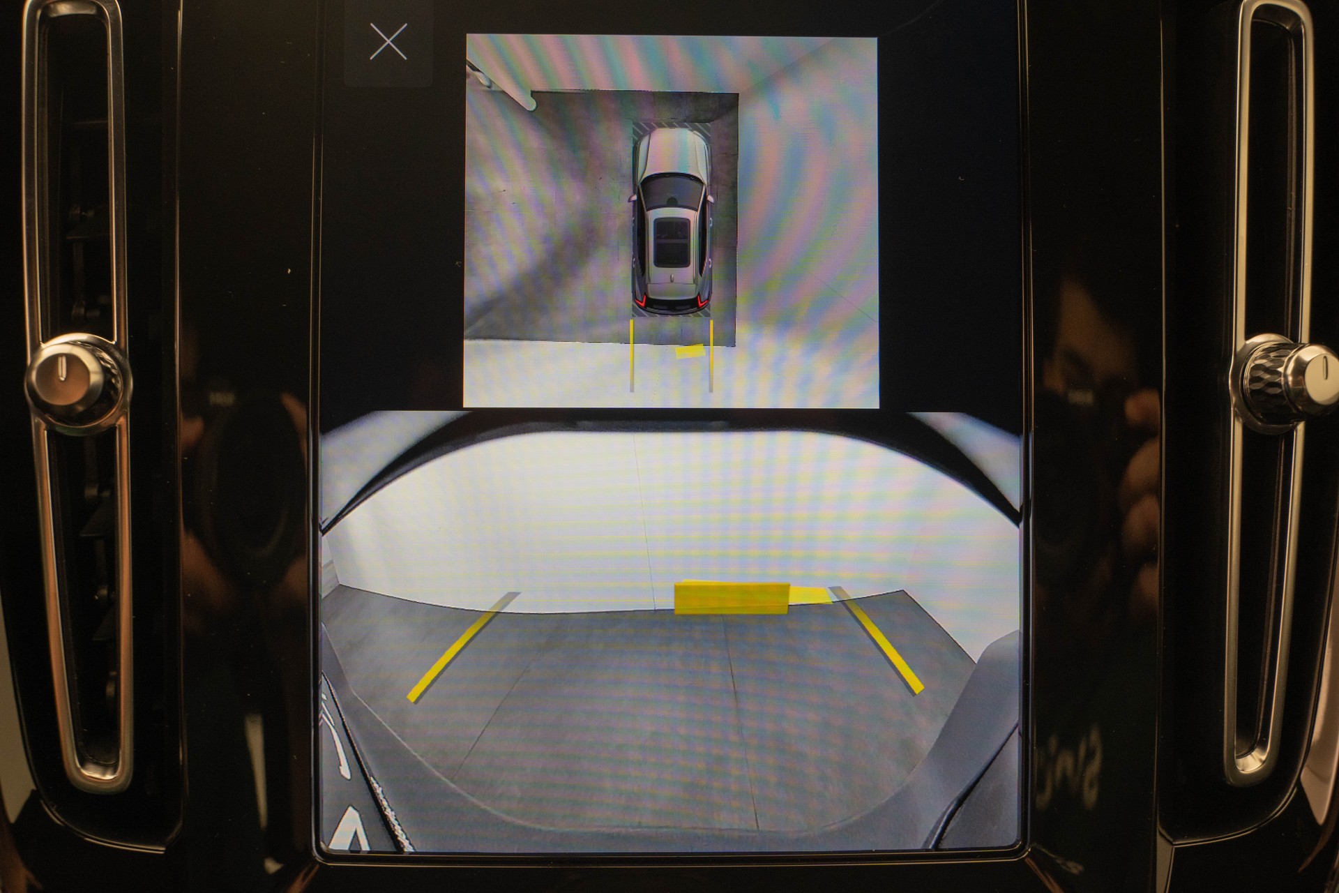 VOLVO XC40 2.0 B3 MH Plus Dark-image-13