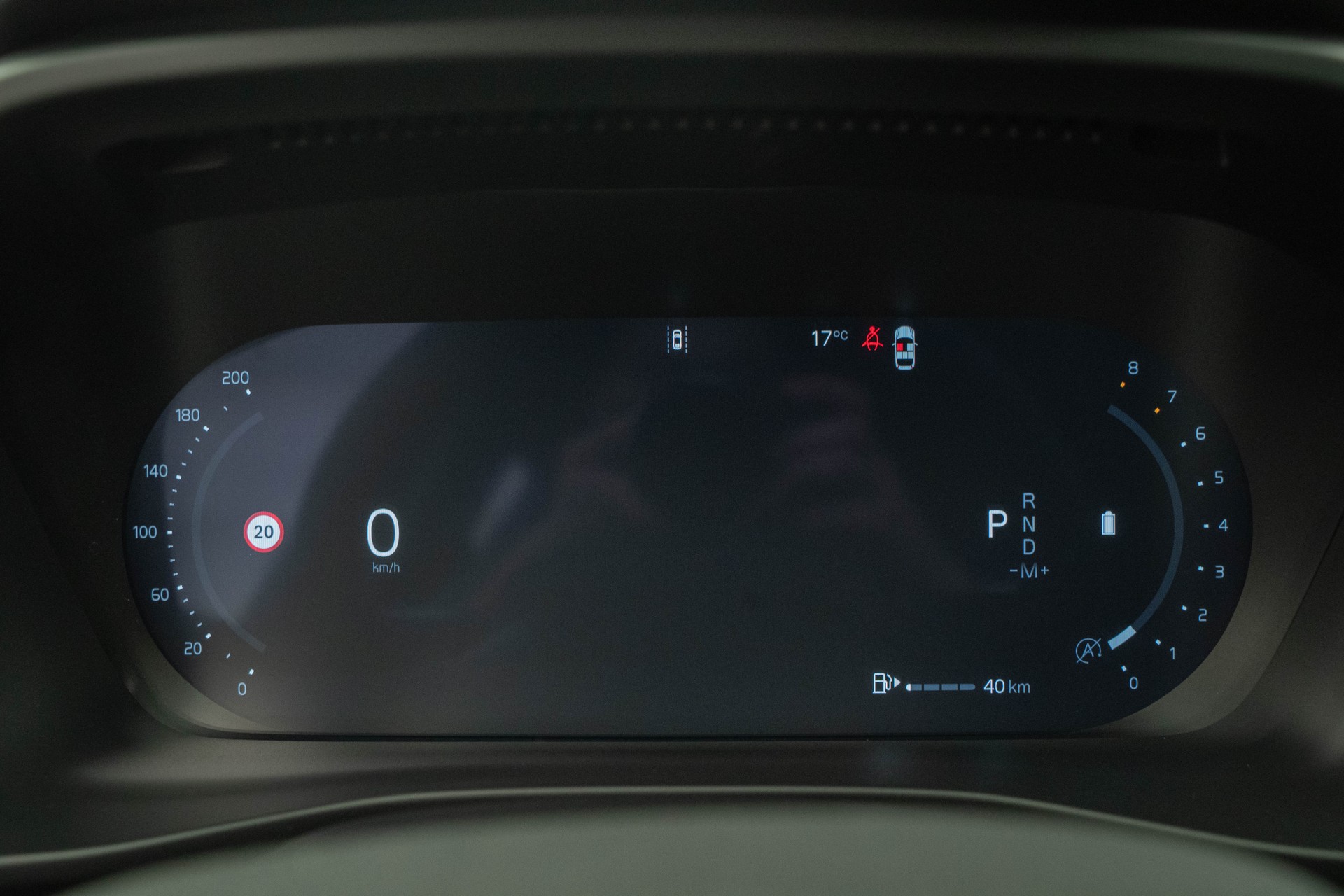 VOLVO XC40 2.0 B3 MH Plus Dark-image-14