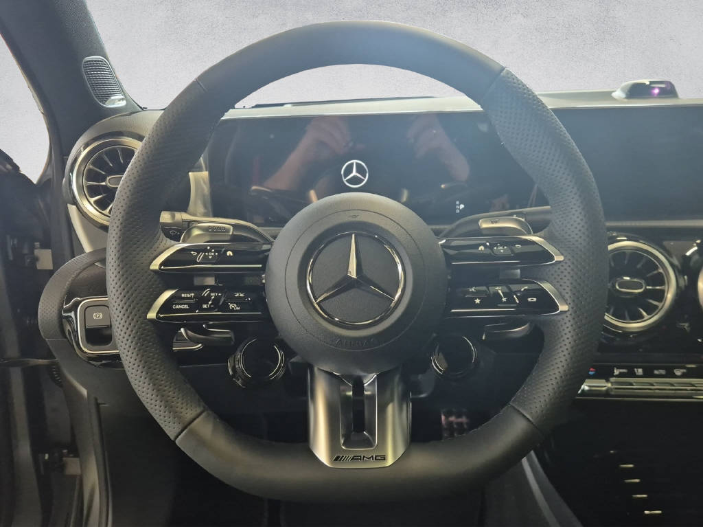 MERCEDES-BENZ A 35 AMG 4Matic-image-10