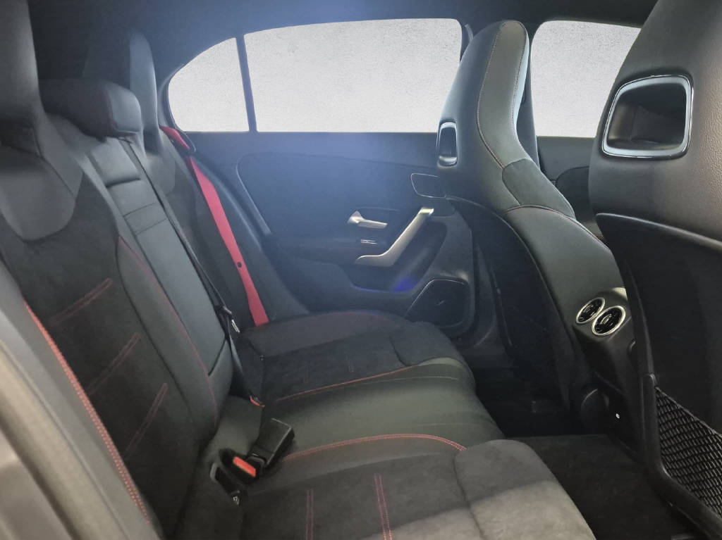 MERCEDES-BENZ A 35 AMG 4Matic-image-10