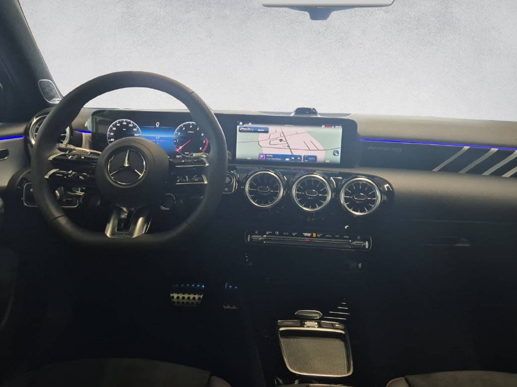MERCEDES-BENZ A 35 AMG 4Matic-image-11