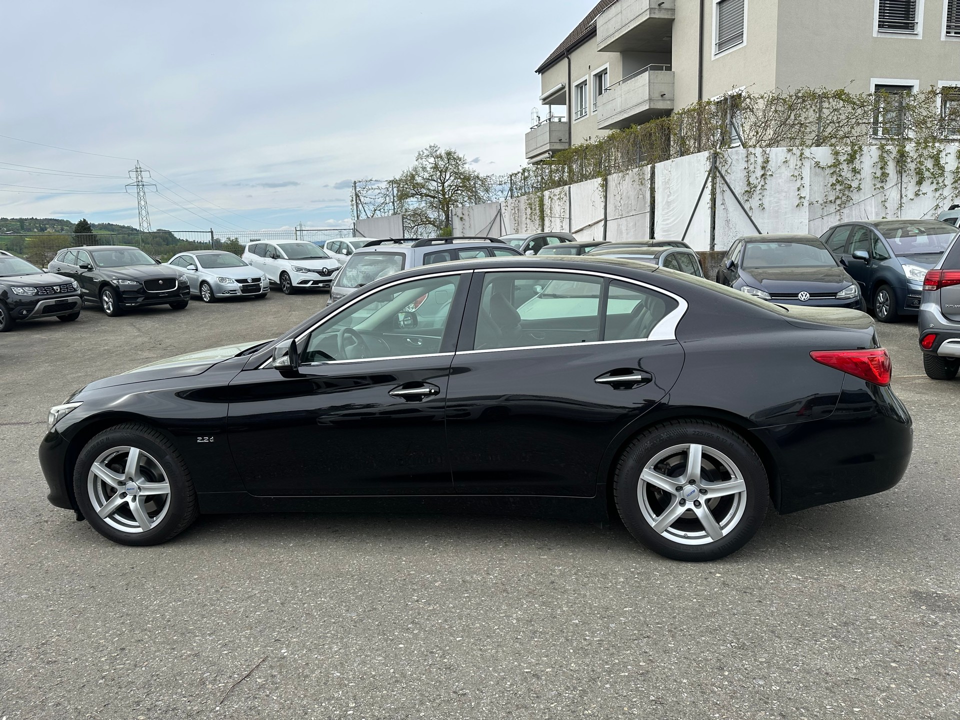INFINITI Q50 2.2d Premium-image-4