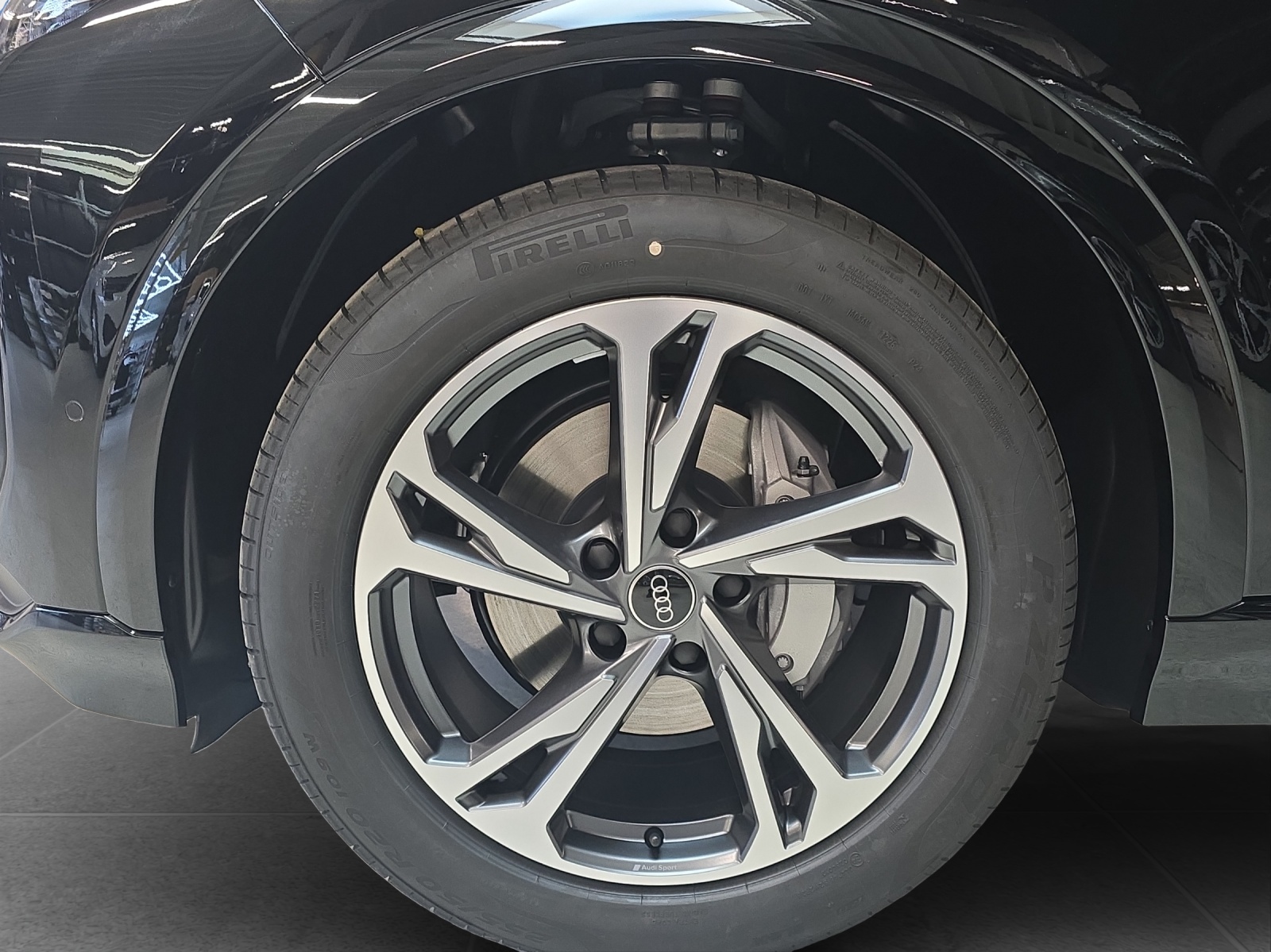 AUDI Q6 e-tron quattro-image-8