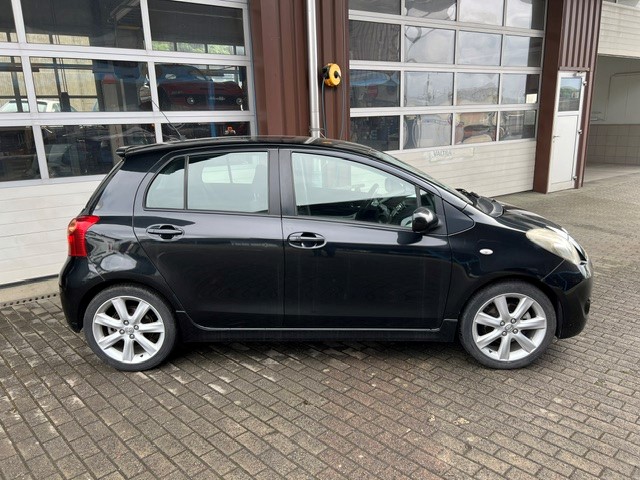 TOYOTA Yaris 1.8 TS-showroom-element-3