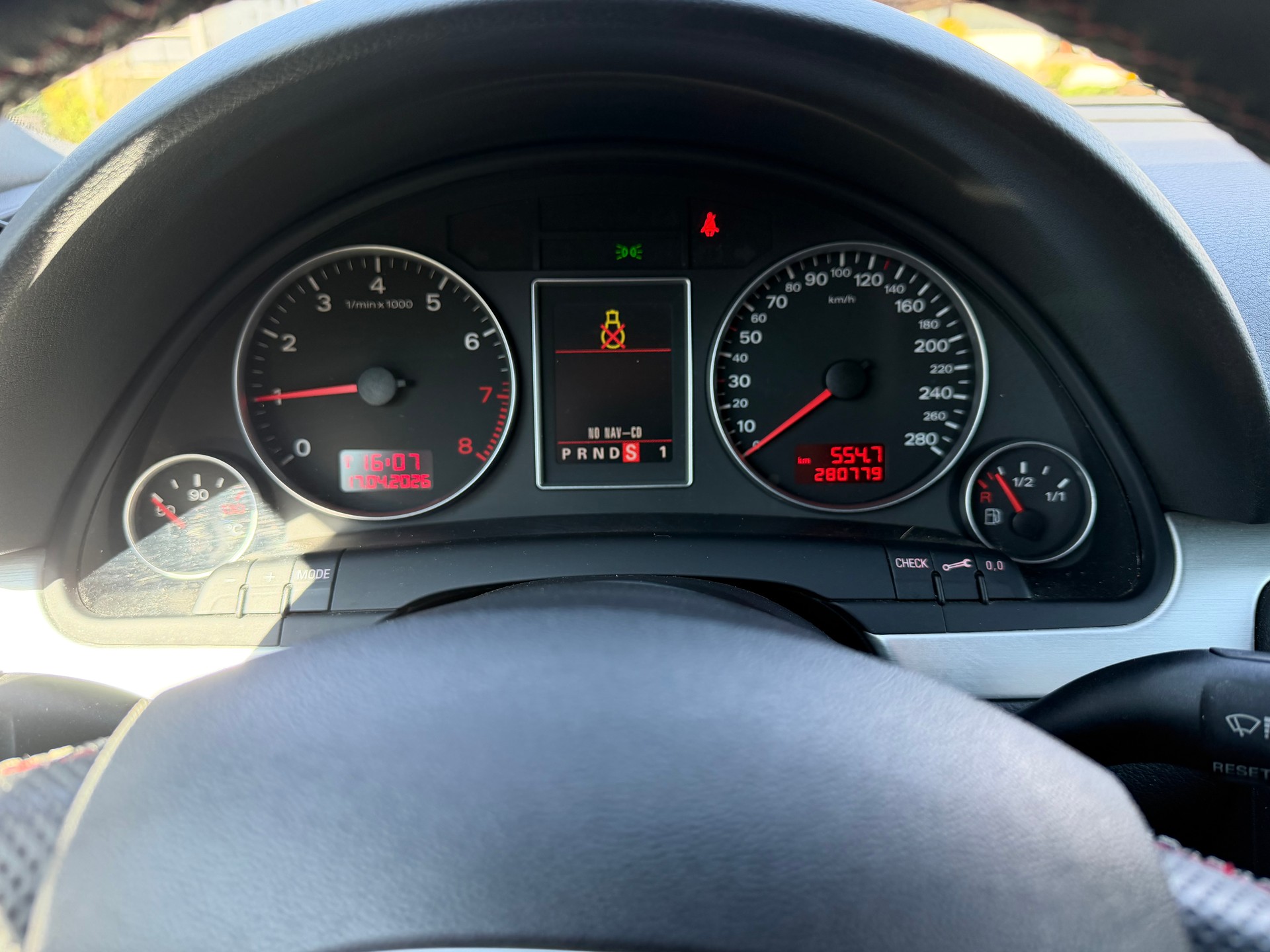 AUDI A4 Avant 2.0 Turbo FSI-image-10
