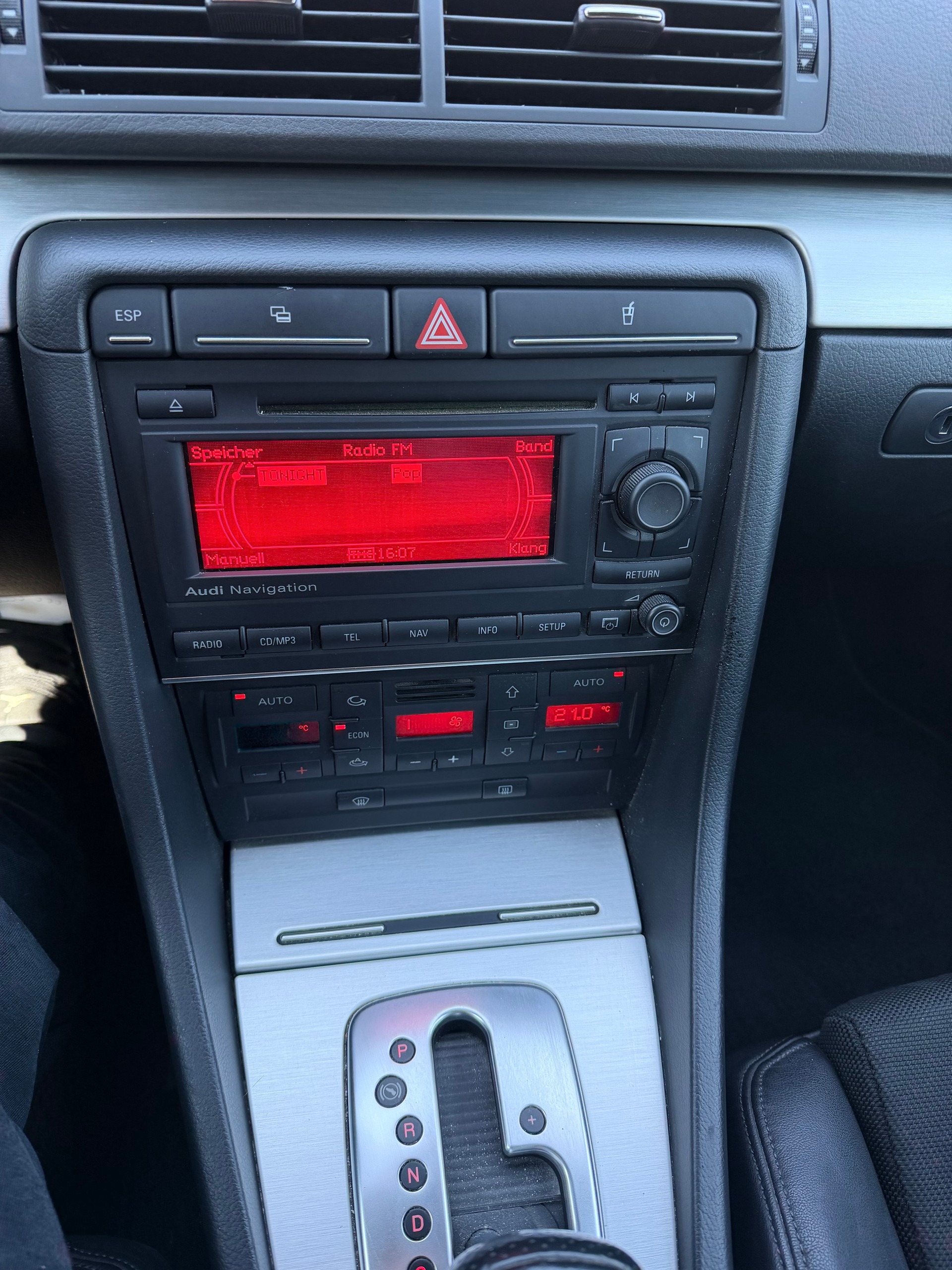 AUDI A4 Avant 2.0 Turbo FSI-image-9