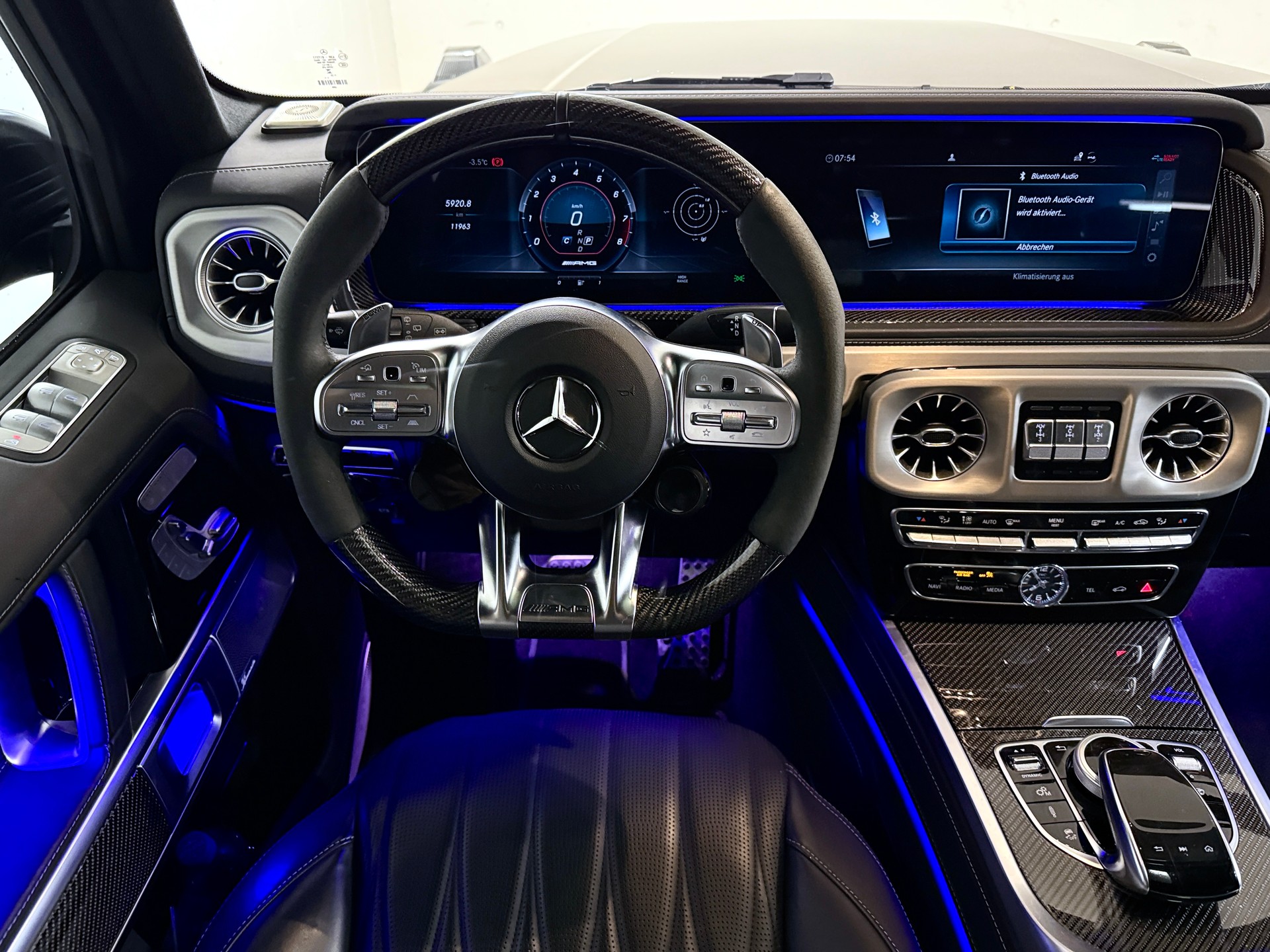 MERCEDES-BENZ G 63 AMG | AMG SONDERLACKIERUNG | CARBON PAKET-image-7