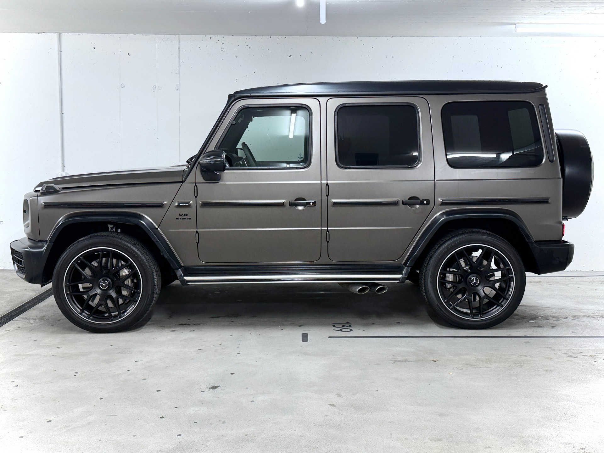 MERCEDES-BENZ G 63 AMG | AMG SONDERLACKIERUNG | CARBON PAKET-image-2