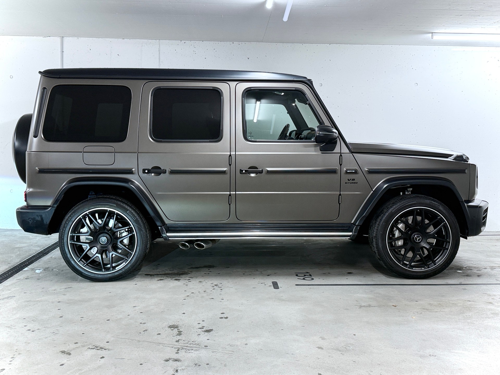 MERCEDES-BENZ G 63 AMG | AMG SONDERLACKIERUNG | CARBON PAKET-image-1
