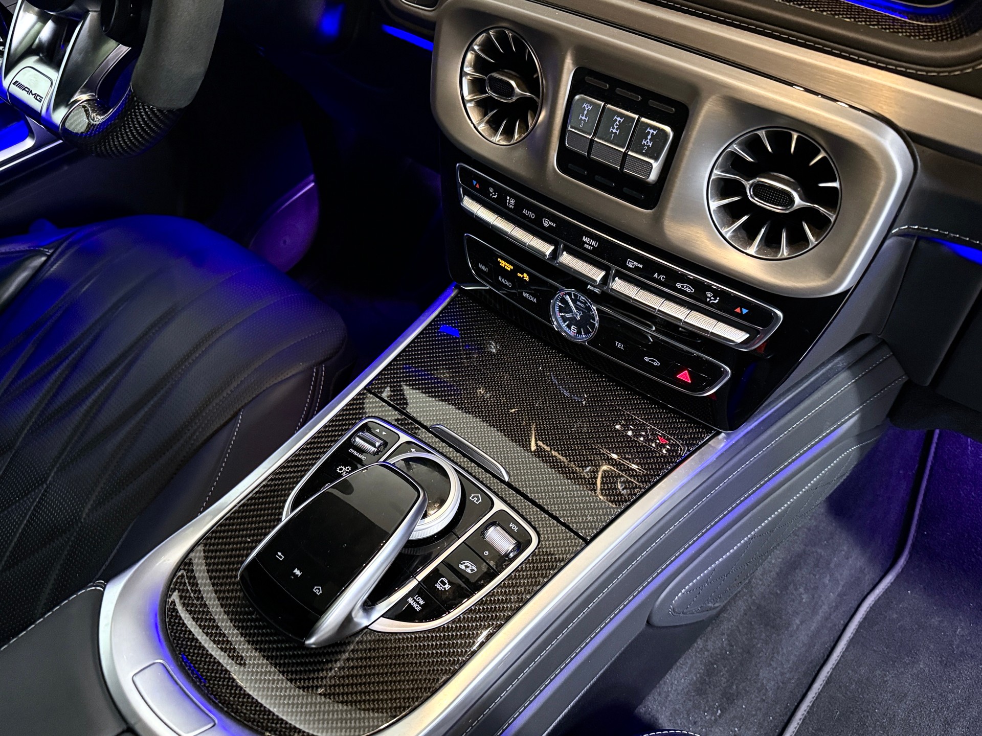 MERCEDES-BENZ G 63 AMG | AMG SONDERLACKIERUNG | CARBON PAKET-image-10