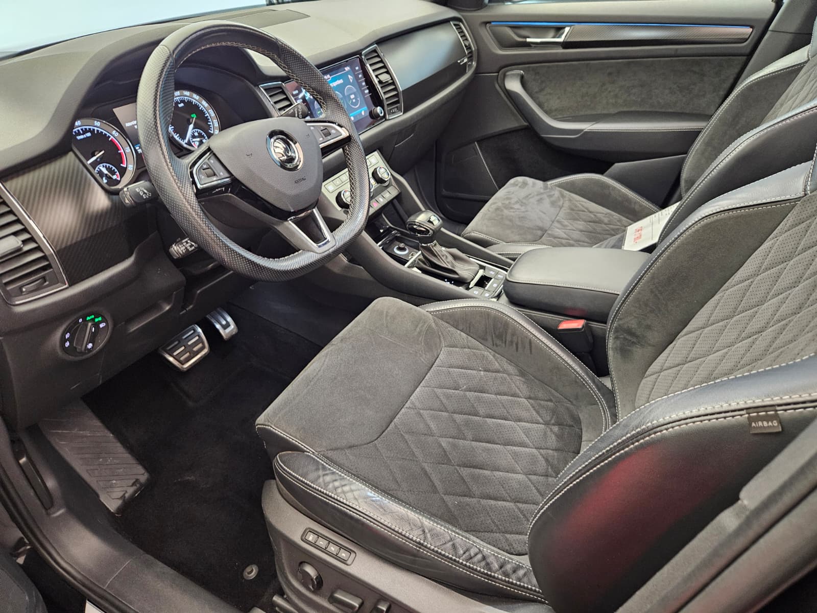 SKODA Kodiaq 2.0 TSI 4x4 Sport Line-image-9