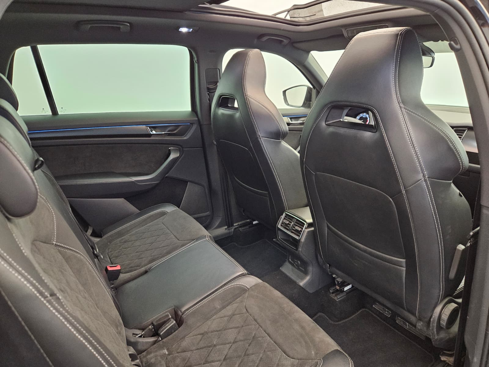 SKODA Kodiaq 2.0 TSI 4x4 Sport Line-image-12