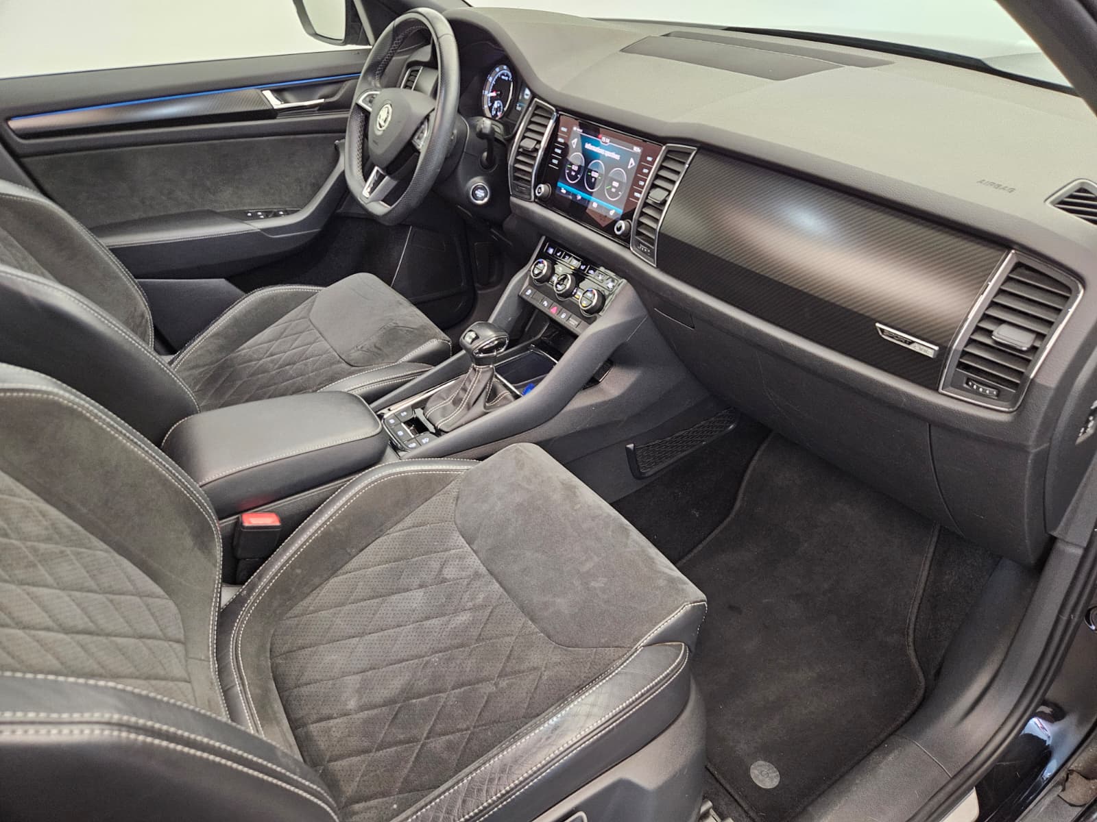 SKODA Kodiaq 2.0 TSI 4x4 Sport Line-image-10