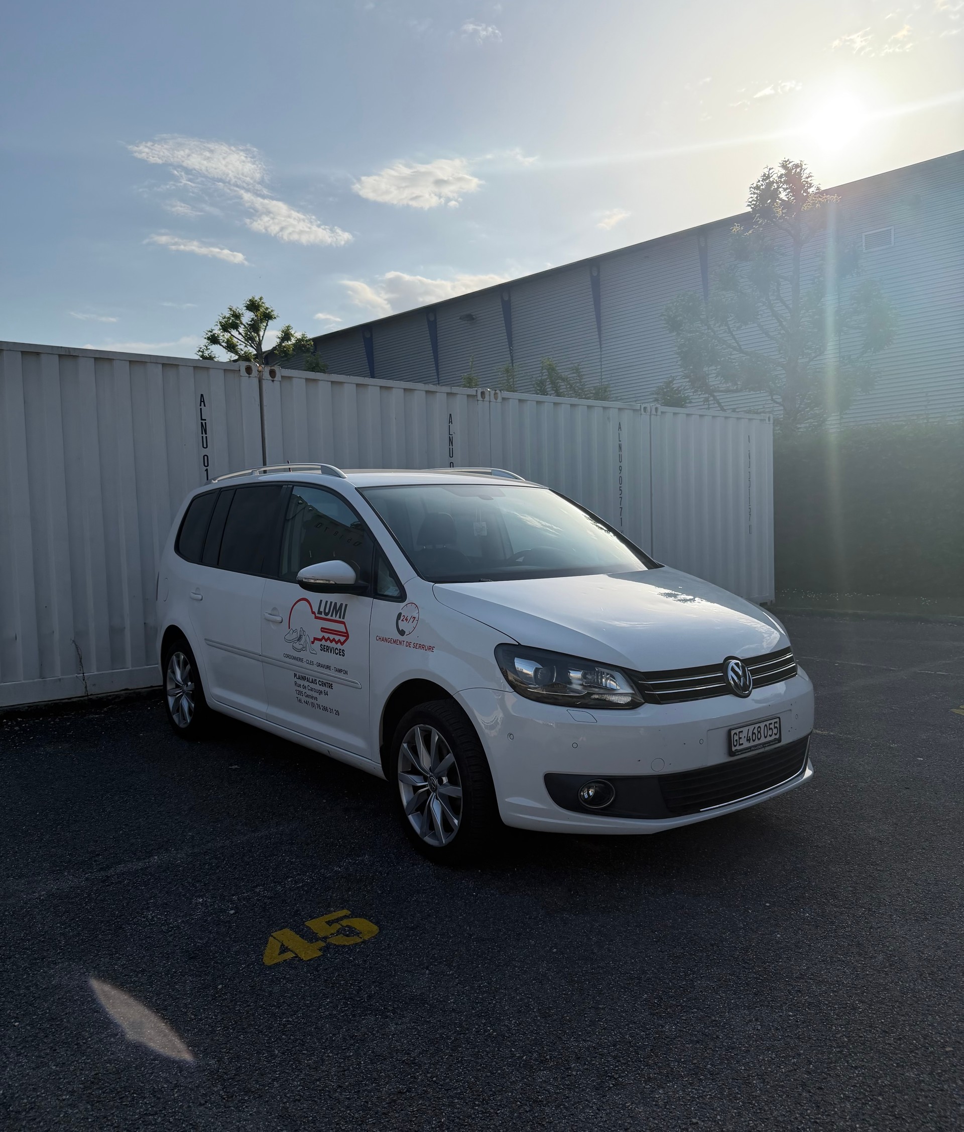 VW Touran 2.0 TDI Highline DSG-image-2