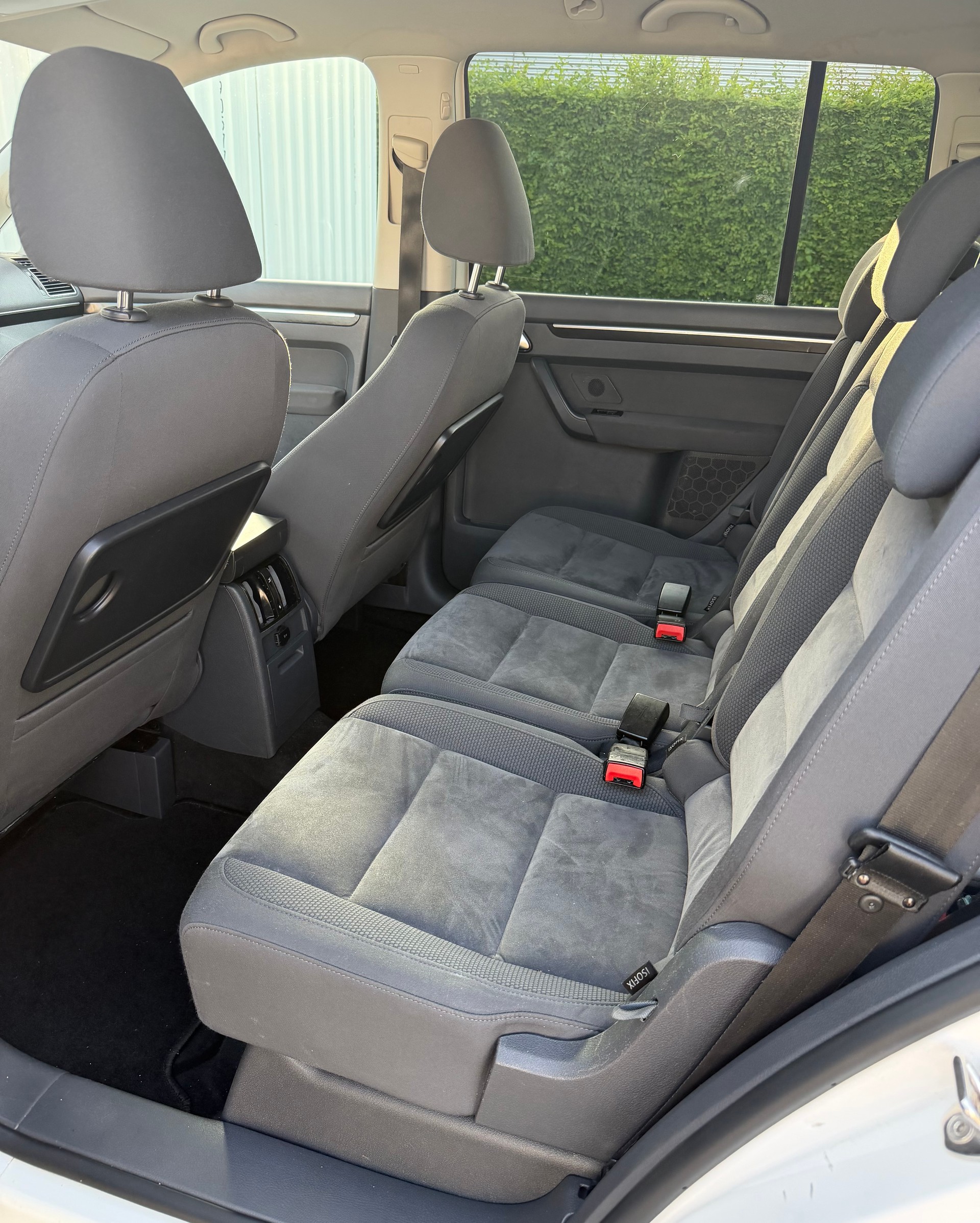 VW Touran 2.0 TDI Highline DSG-image-9