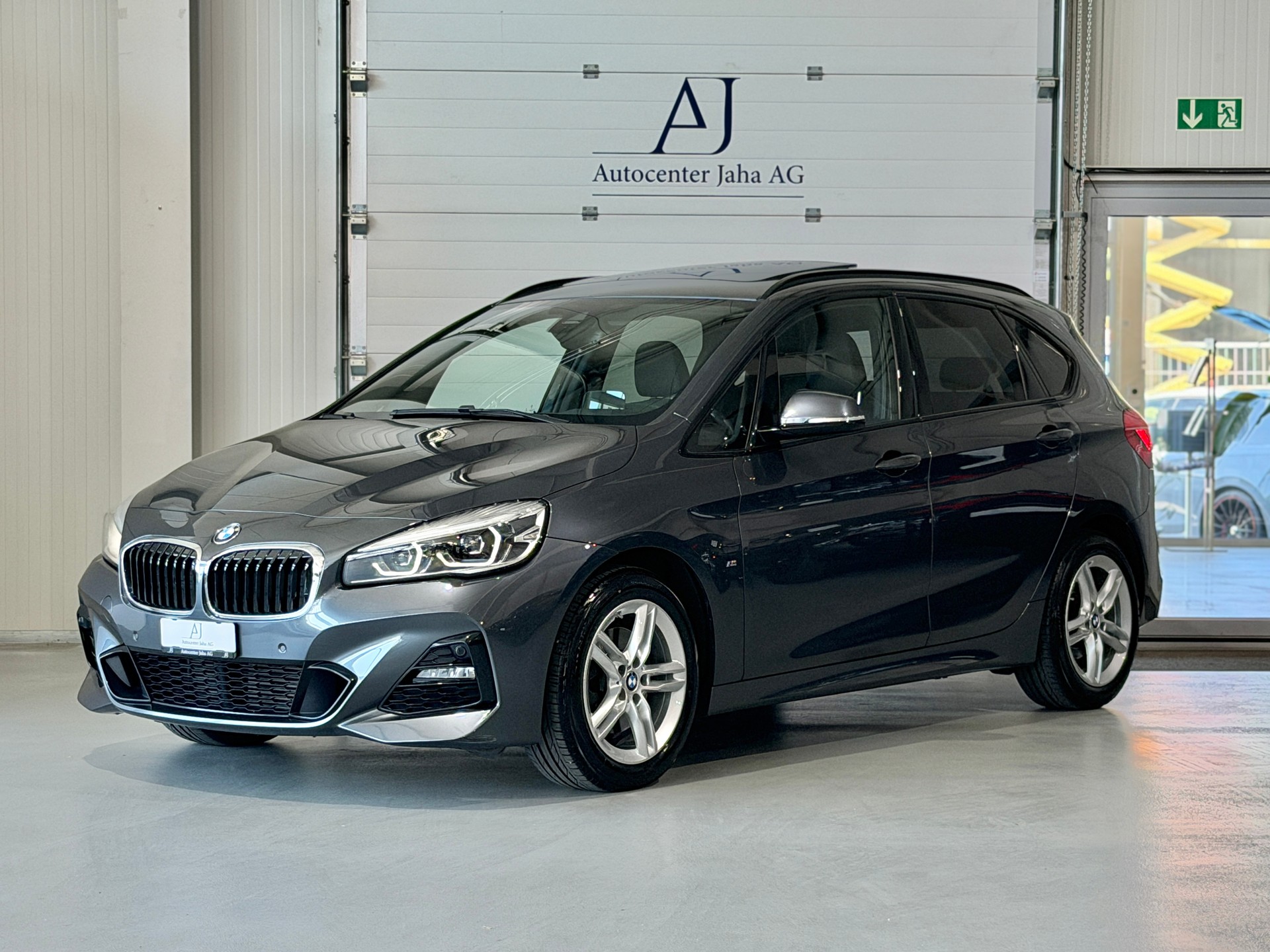 BMW 218d xDrive Active Tourer Steptronic M Sport (CH) AHK 1.6T - Vollaustattung-showroom-element-2