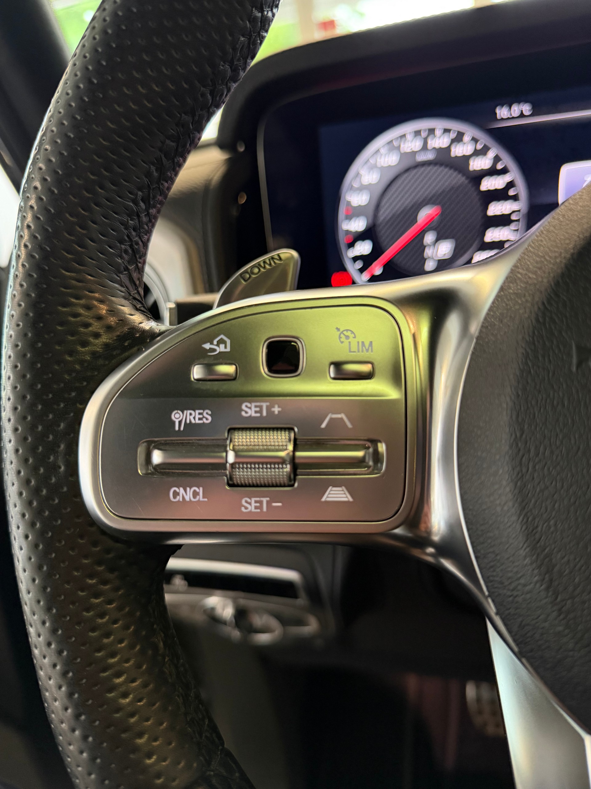 MERCEDES-BENZ G 63 AMG | CH | Erstbesitz | Massage | Designo Graphit | AMG Night | Widescreen | TV | AHK | EUR.1 Möglich | MFK 07/2026 |-image-19