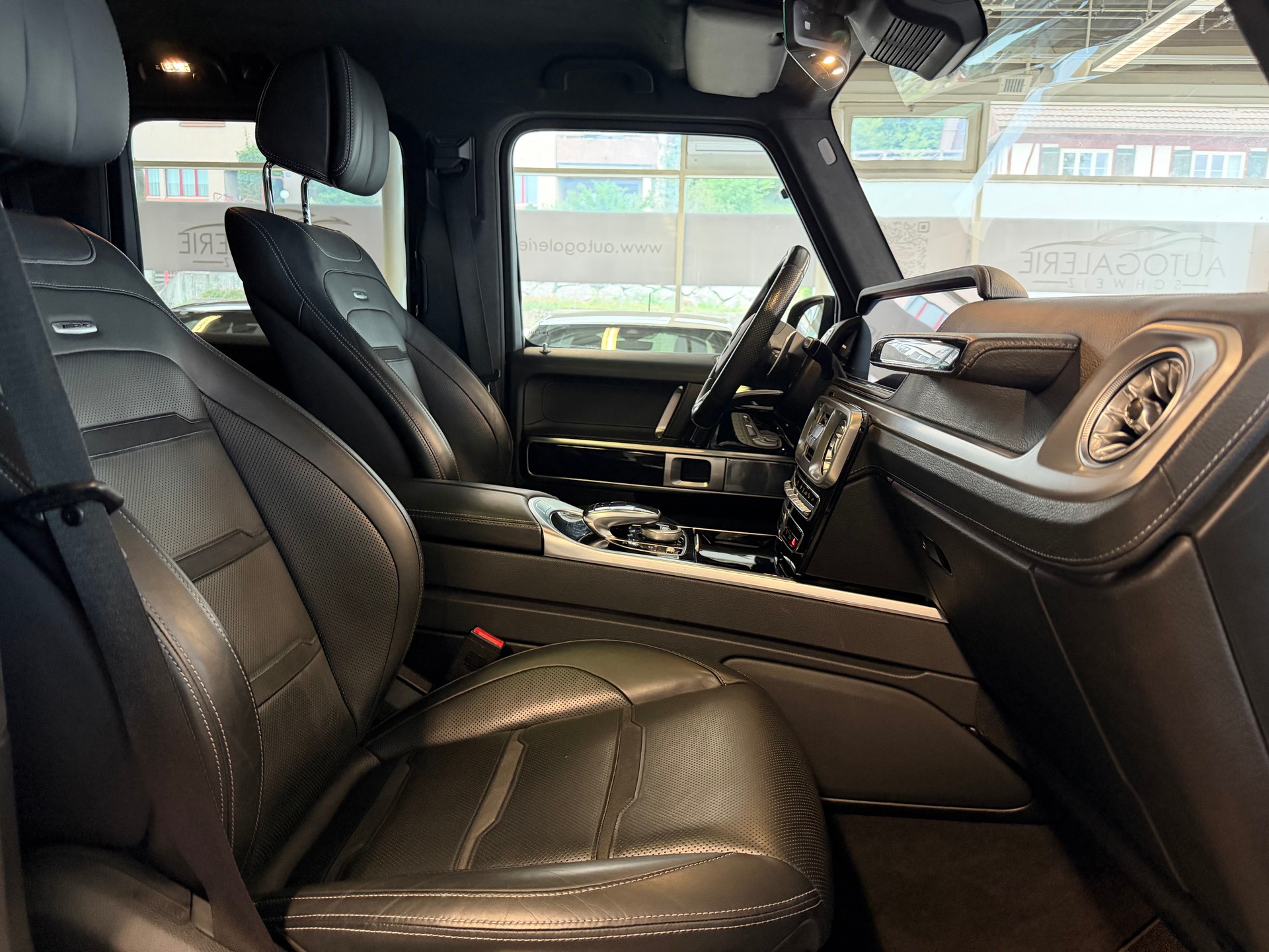 MERCEDES-BENZ G 63 AMG | CH | Erstbesitz | Massage | Designo Graphit | AMG Night | Widescreen | TV | AHK | EUR.1 Möglich | MFK 07/2026 |-image-32