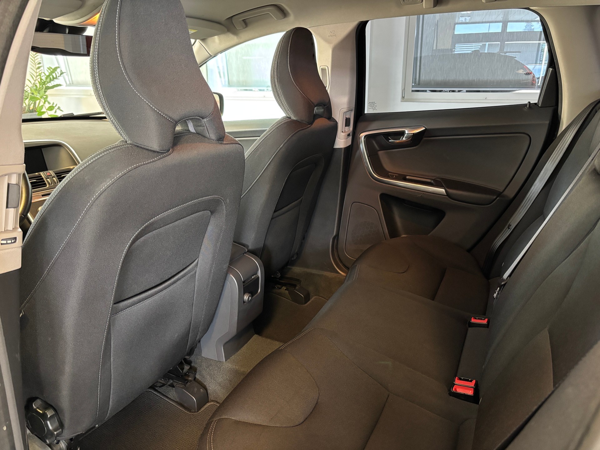 VOLVO XC60 D4 Kinetic Geartronic-image-11