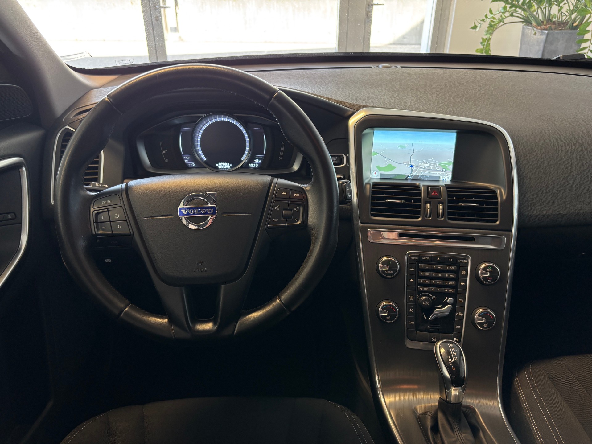 VOLVO XC60 D4 Kinetic Geartronic-image-12
