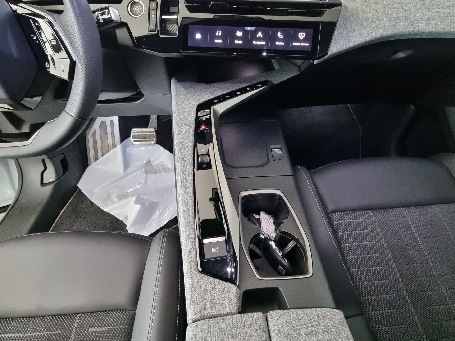 PEUGEOT 5008 145 Hybrid GT 7-Plätzer-image-9