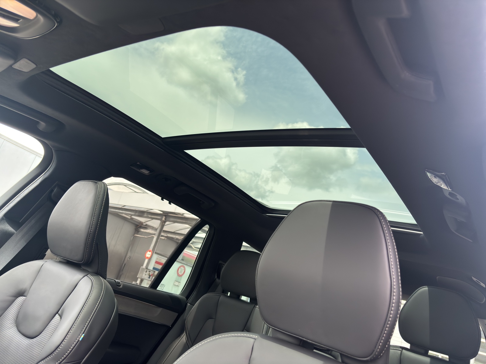 VOLVO XC90 2.0 T8 TE XCLUSIVE Edition Dark eAWD-image-15