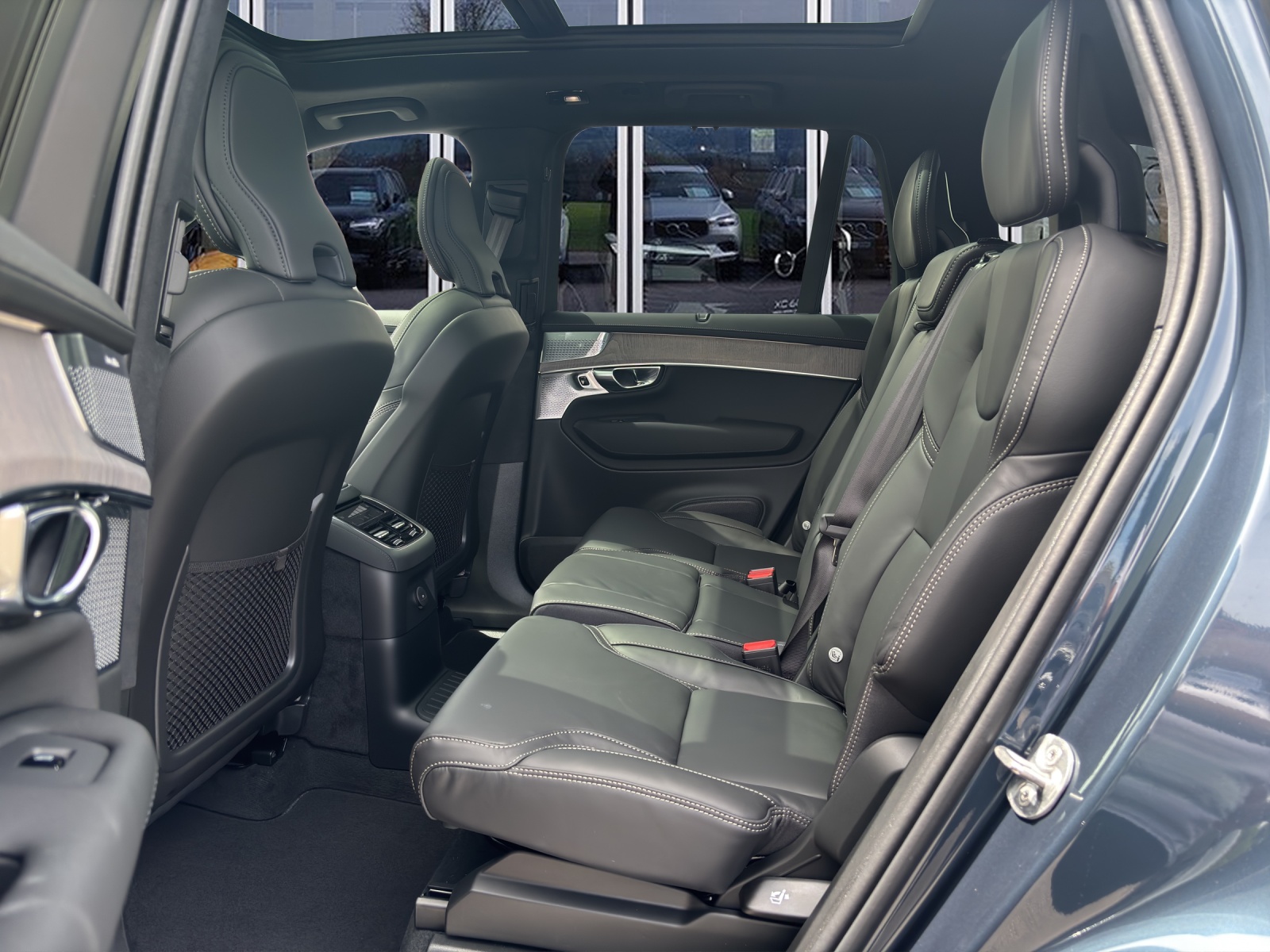 VOLVO XC90 2.0 T8 TE XCLUSIVE Edition Dark eAWD-image-13