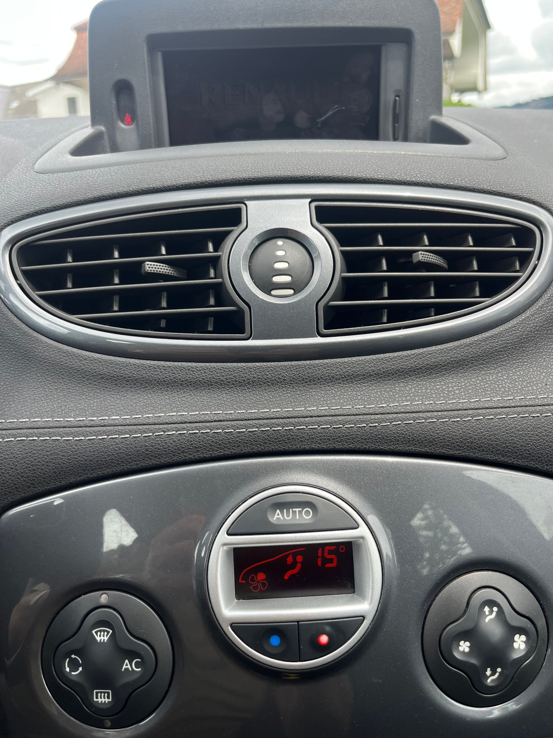 RENAULT Clio Grandtour 1.2 16V Turbo 20th Edition-image-12