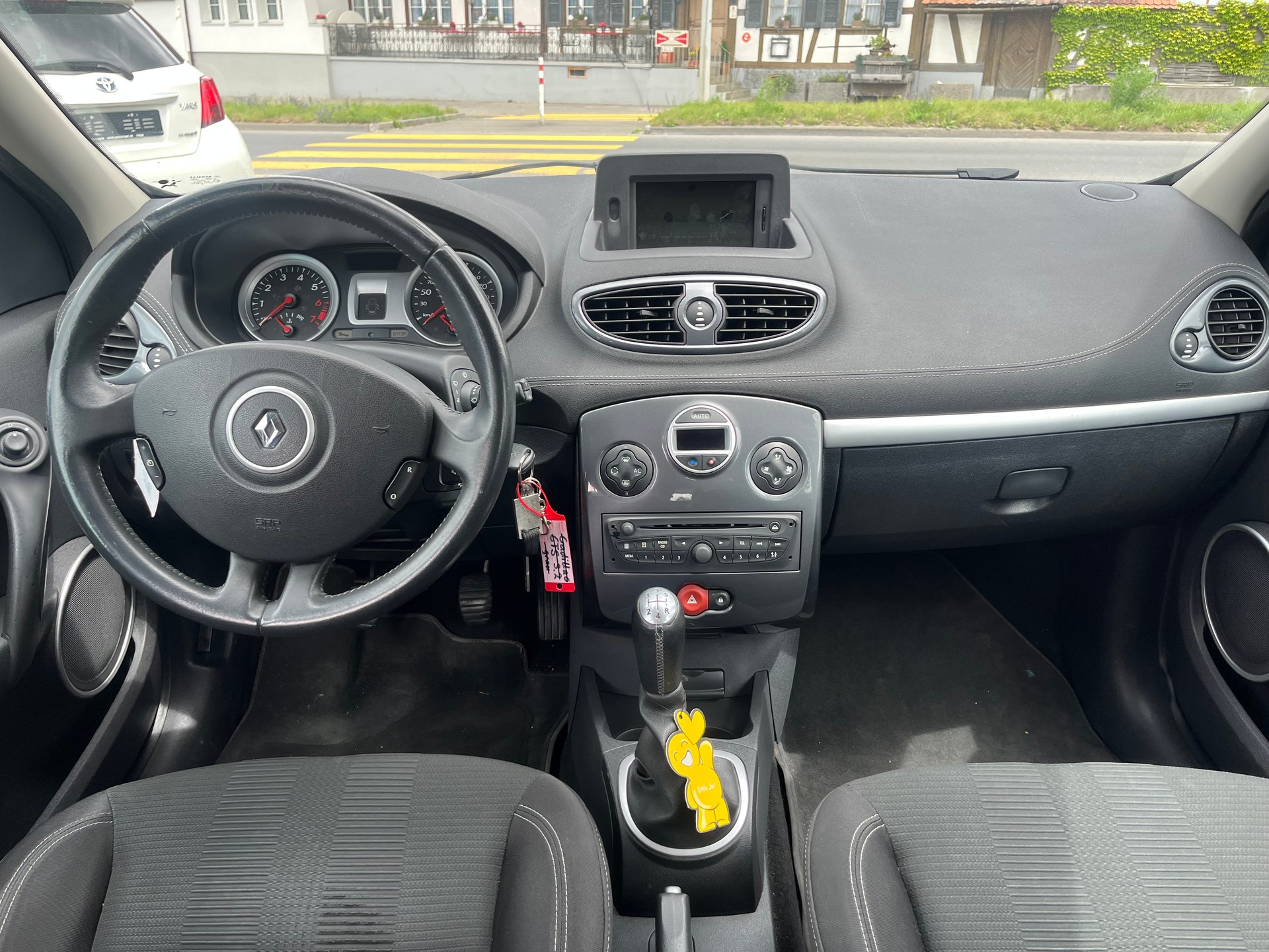 RENAULT Clio Grandtour 1.2 16V Turbo 20th Edition-image-6
