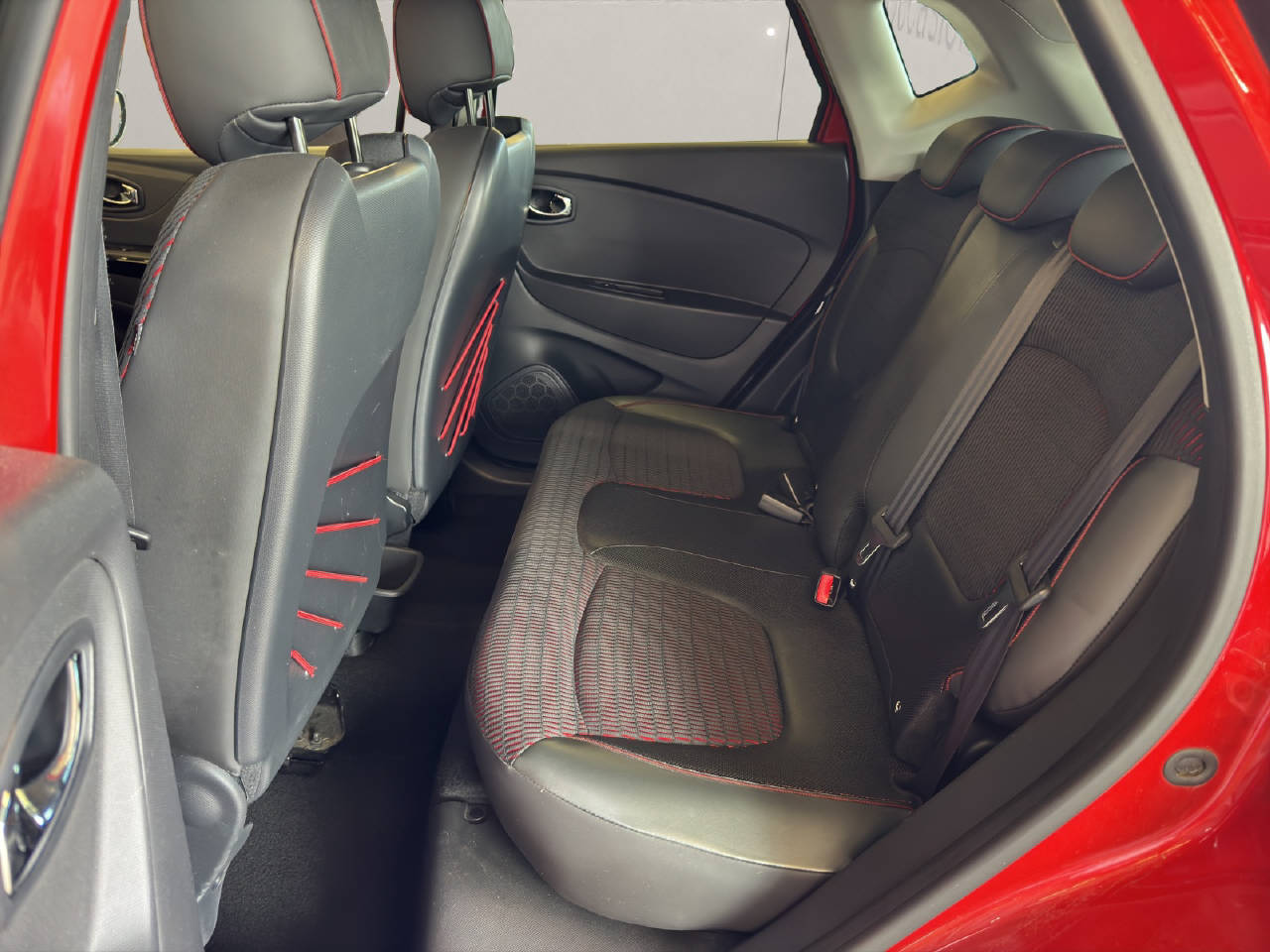 RENAULT Captur 1.2 TCe Helly Hansen EDC-image-6