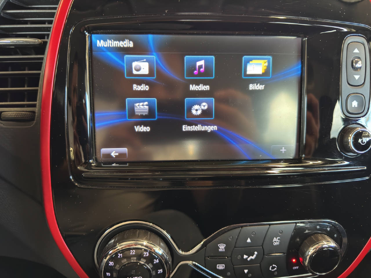 RENAULT Captur 1.2 TCe Helly Hansen EDC-image-12