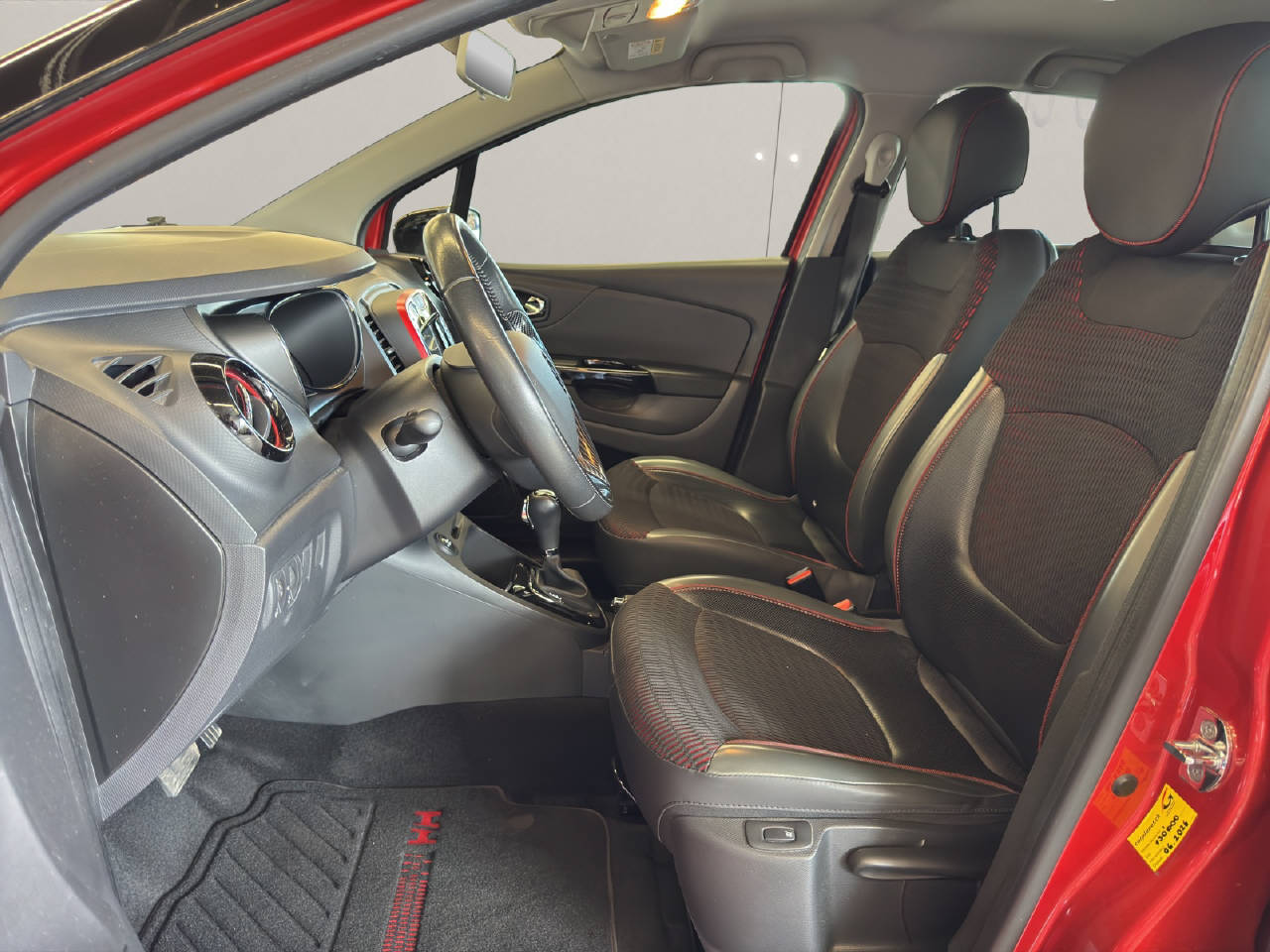 RENAULT Captur 1.2 TCe Helly Hansen EDC-image-4