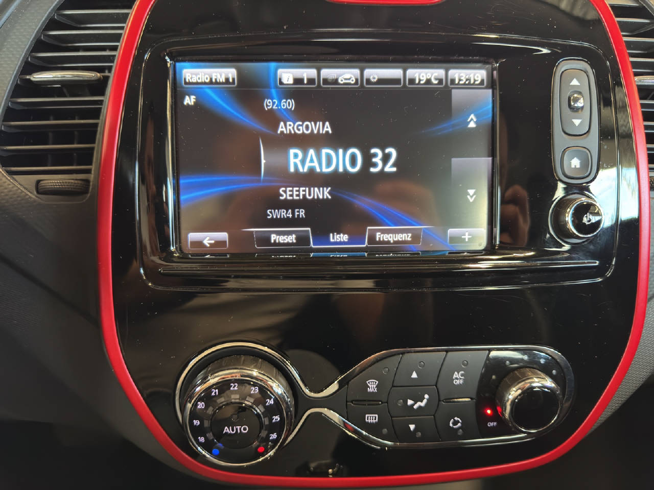 RENAULT Captur 1.2 TCe Helly Hansen EDC-image-14