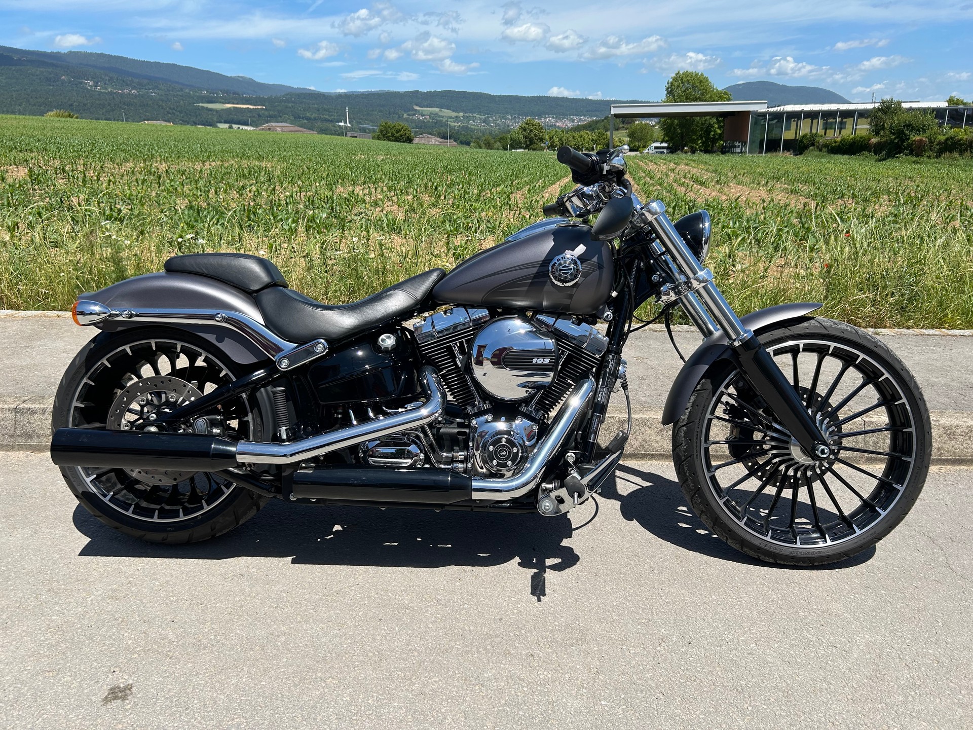 HARLEY-DAVIDSON FXSB Breakout 103 ABS-image-1