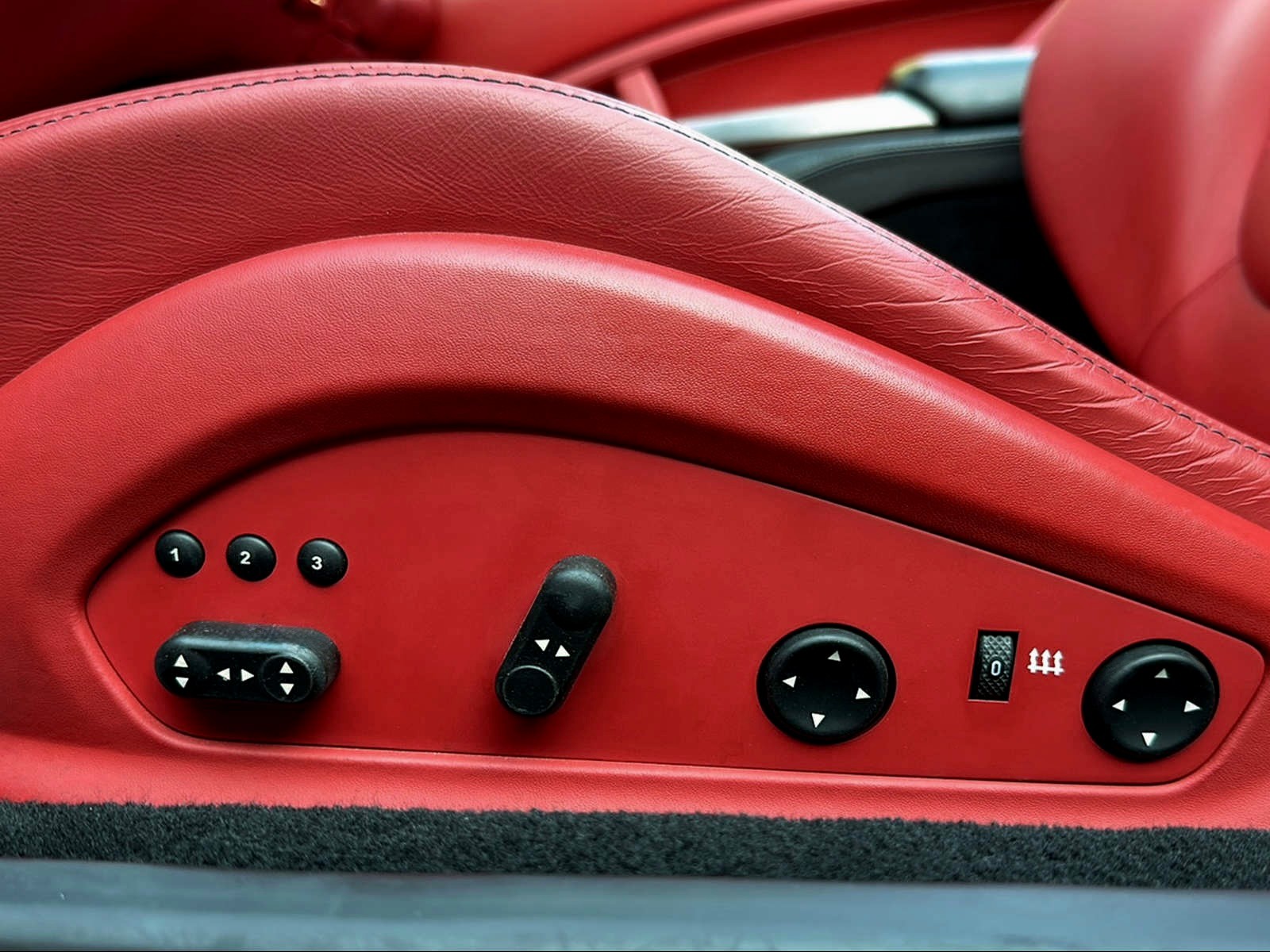 FERRARI California 4.3 V8-image-13