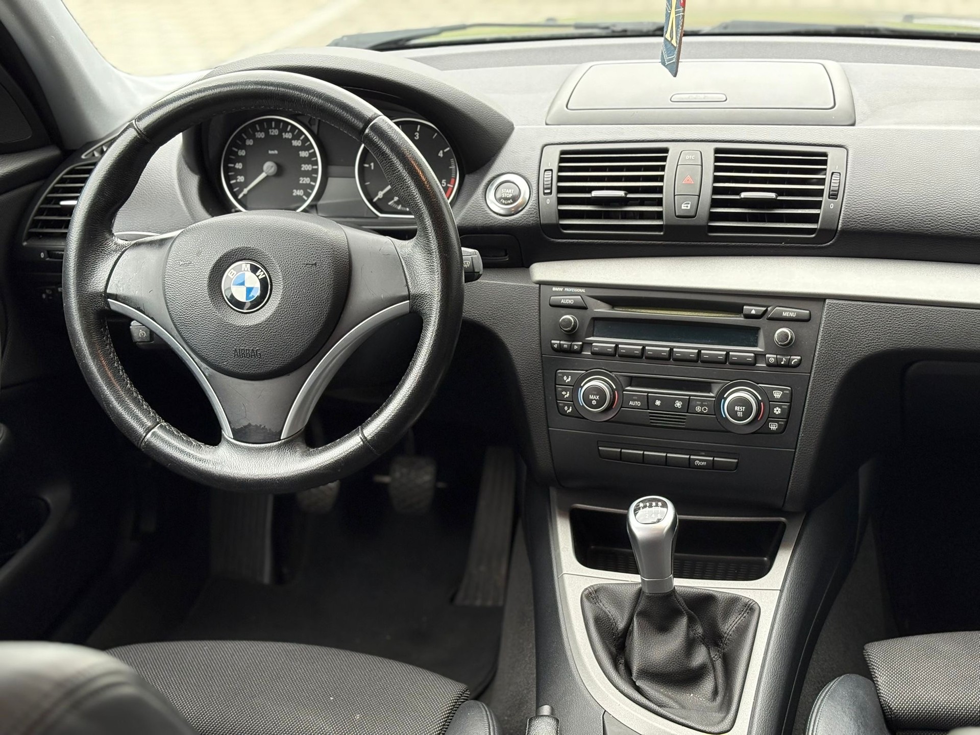 BMW 118d-image-11