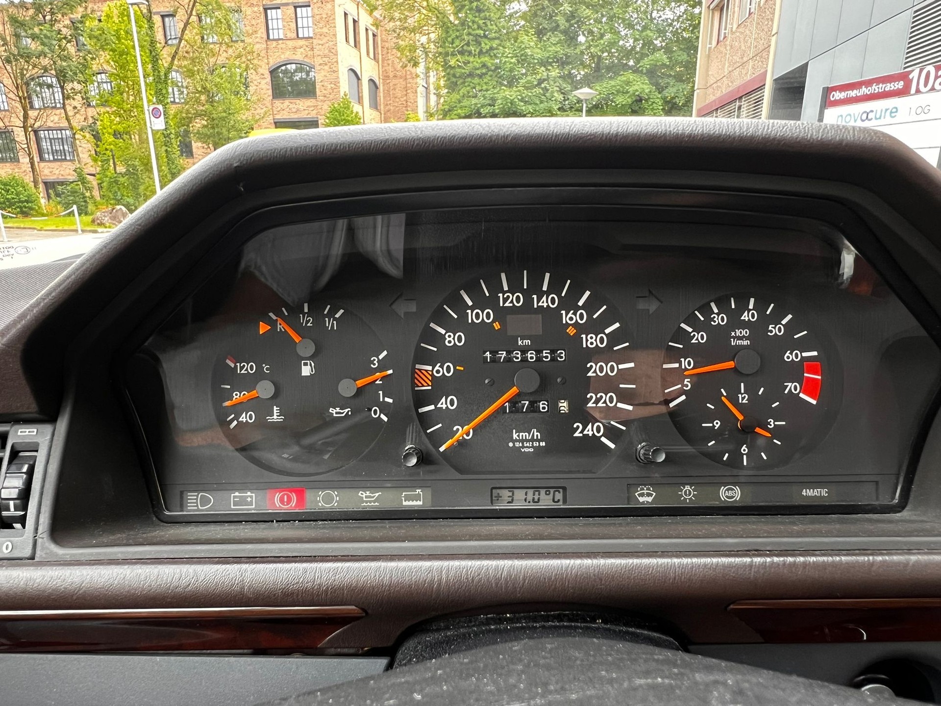MERCEDES-BENZ 300 E 4-Matic Automatic-image-15