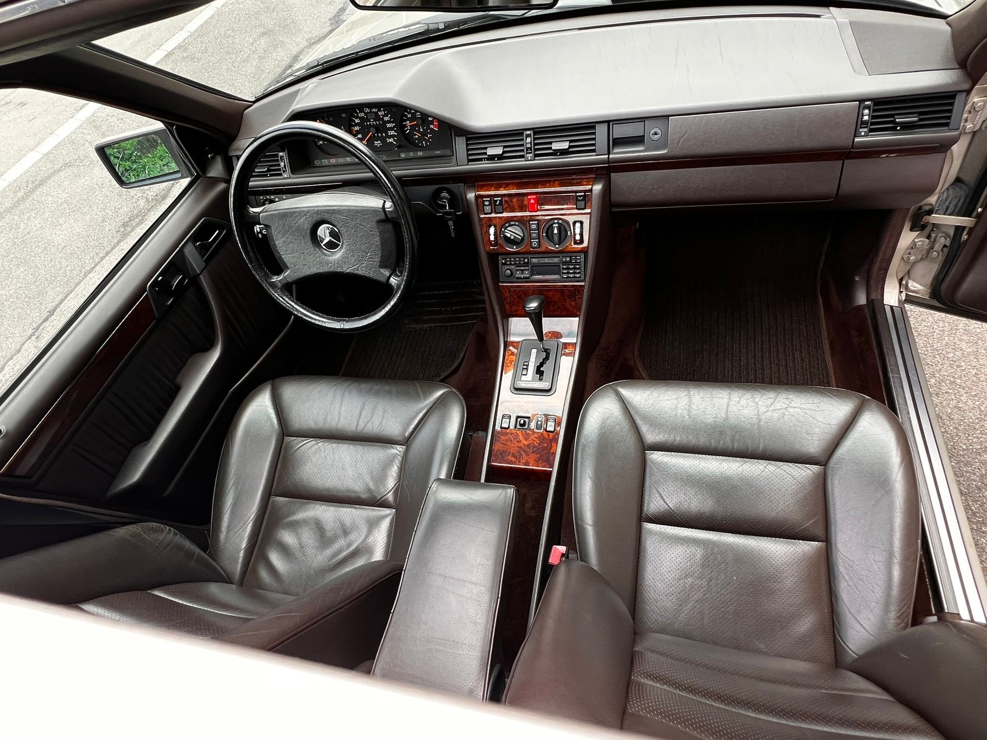 MERCEDES-BENZ 300 E 4-Matic Automatic-image-13
