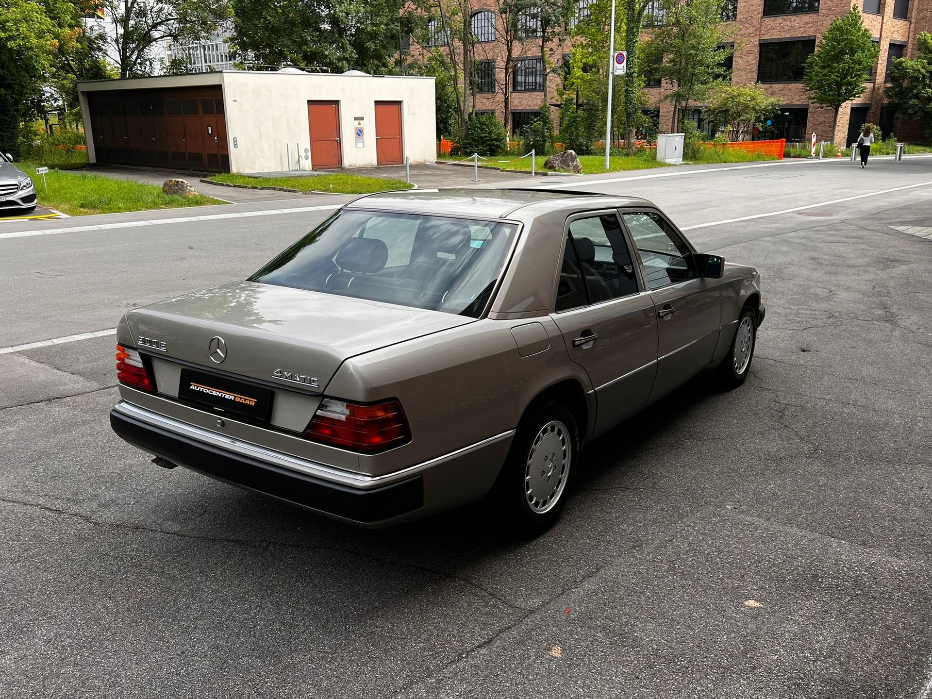 MERCEDES-BENZ 300 E 4-Matic Automatic-image-4