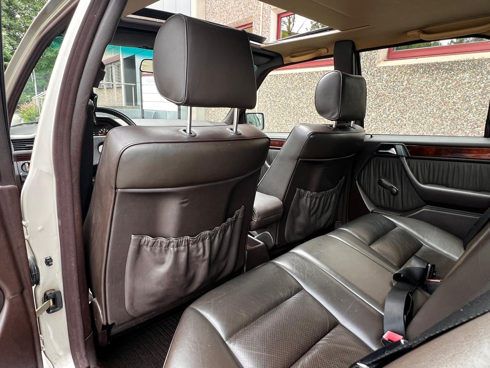MERCEDES-BENZ 300 E 4-Matic Automatic-image-11