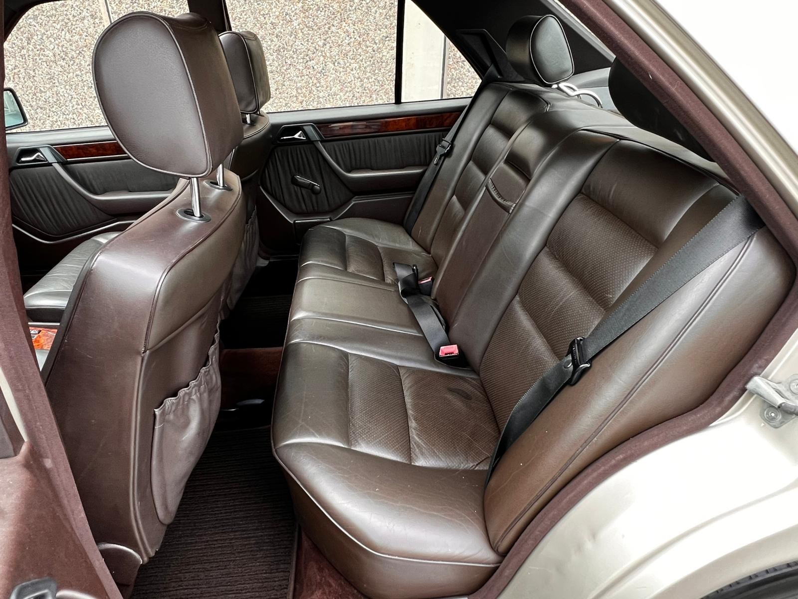 MERCEDES-BENZ 300 E 4-Matic Automatic-image-12