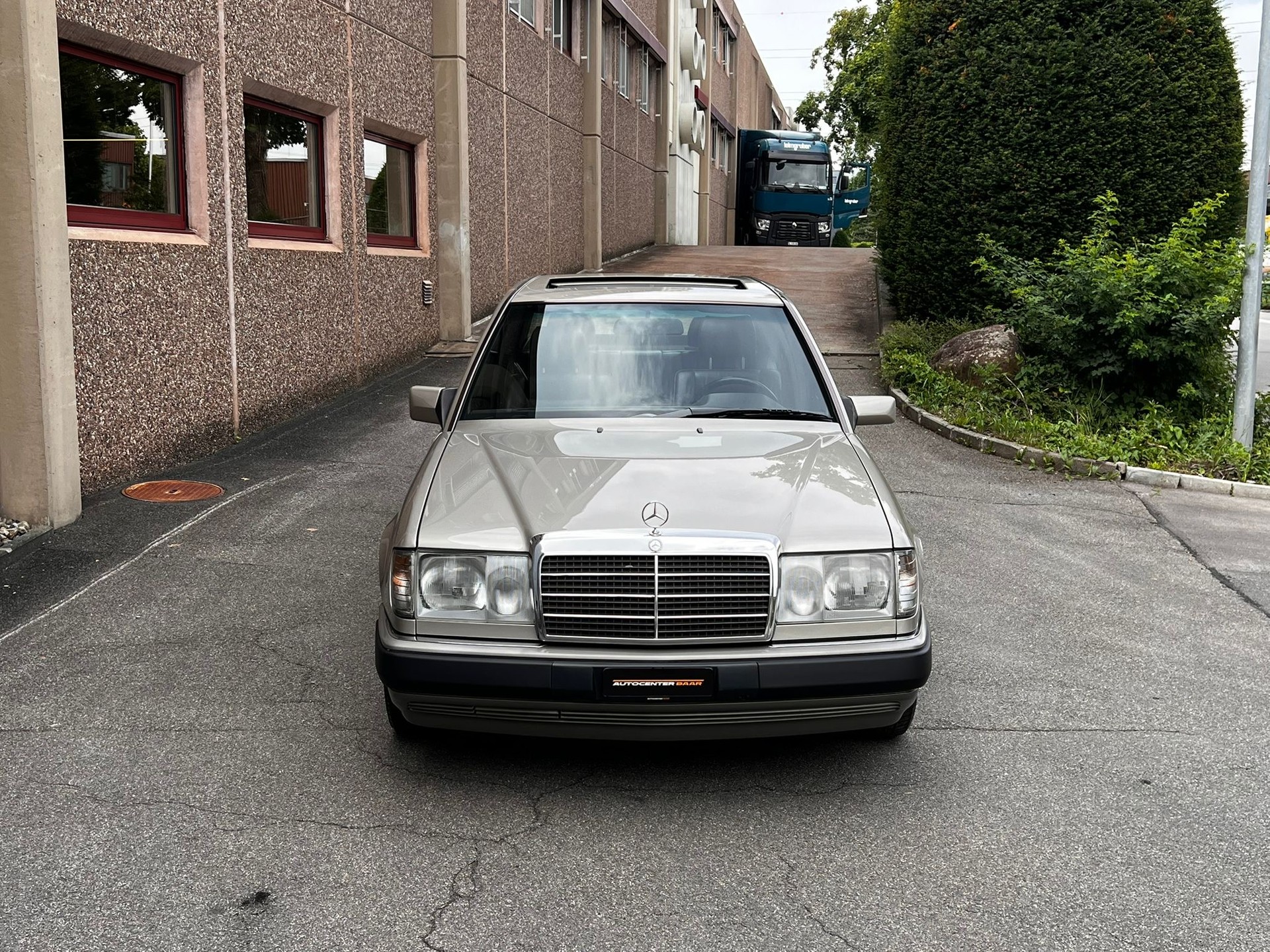 MERCEDES-BENZ 300 E 4-Matic Automatic-image-1