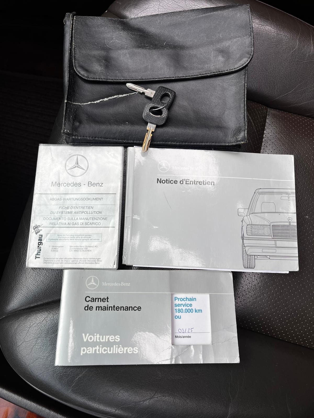 MERCEDES-BENZ 300 E 4-Matic Automatic-image-17