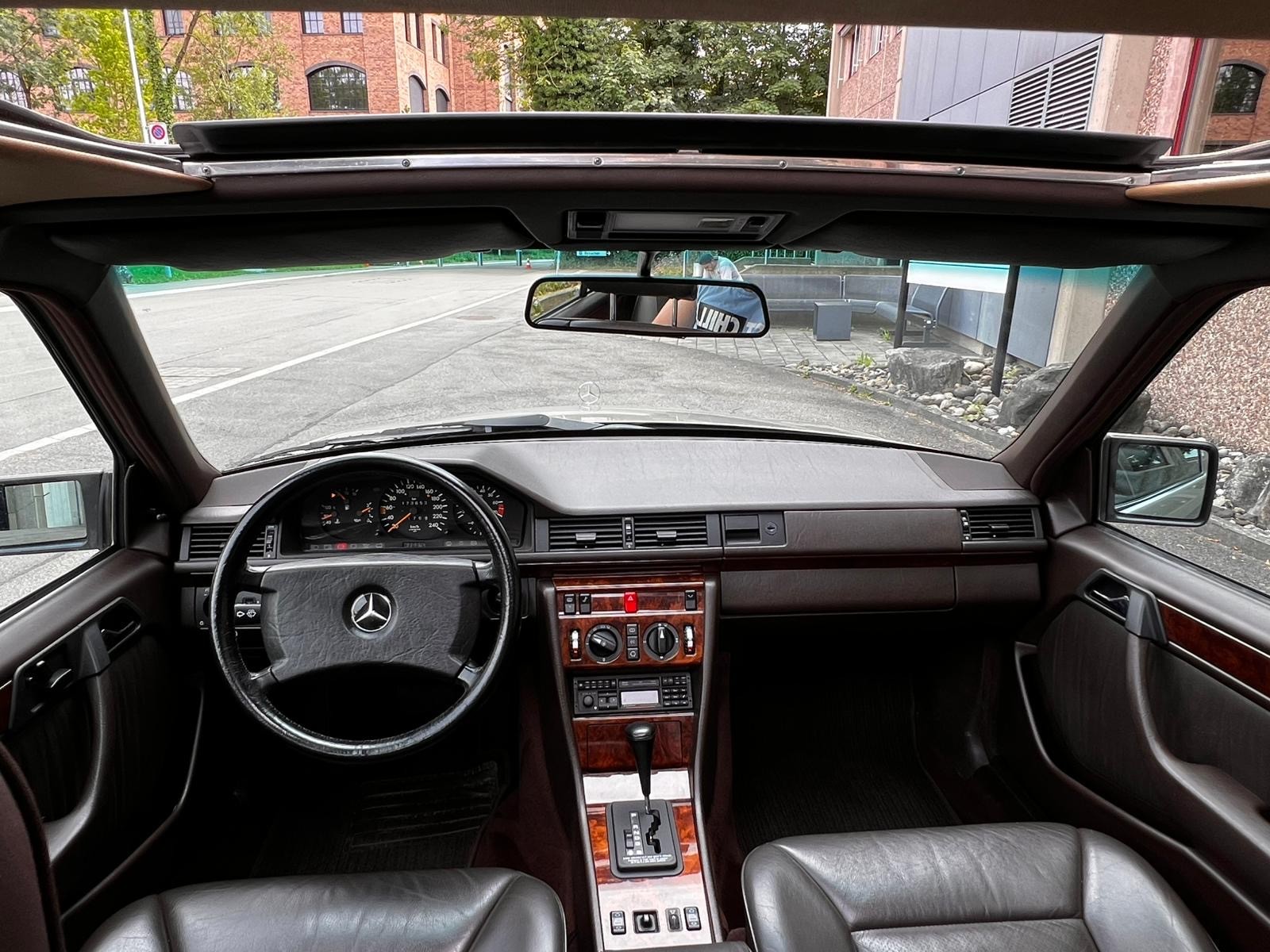 MERCEDES-BENZ 300 E 4-Matic Automatic-image-16