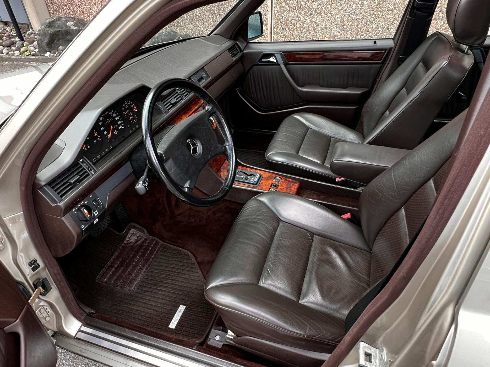 MERCEDES-BENZ 300 E 4-Matic Automatic-image-8