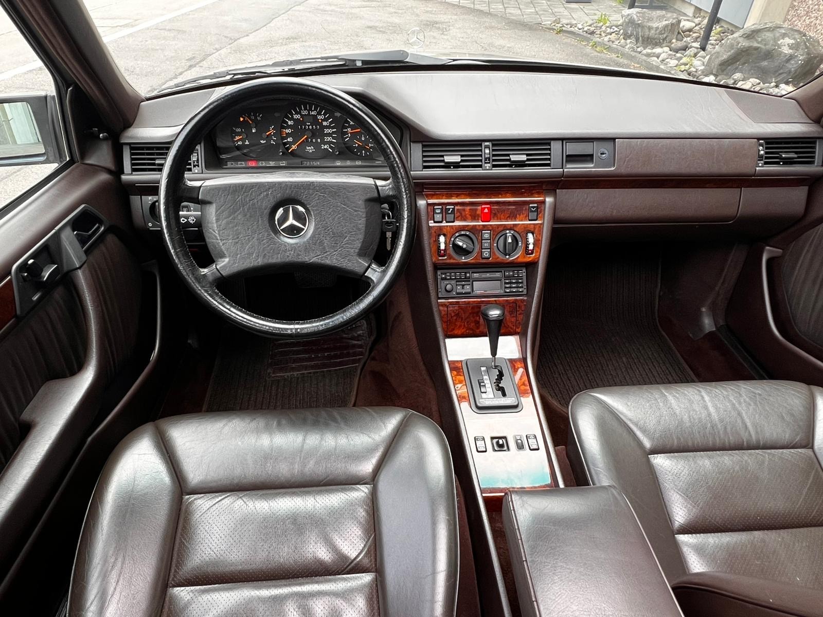 MERCEDES-BENZ 300 E 4-Matic Automatic-image-7