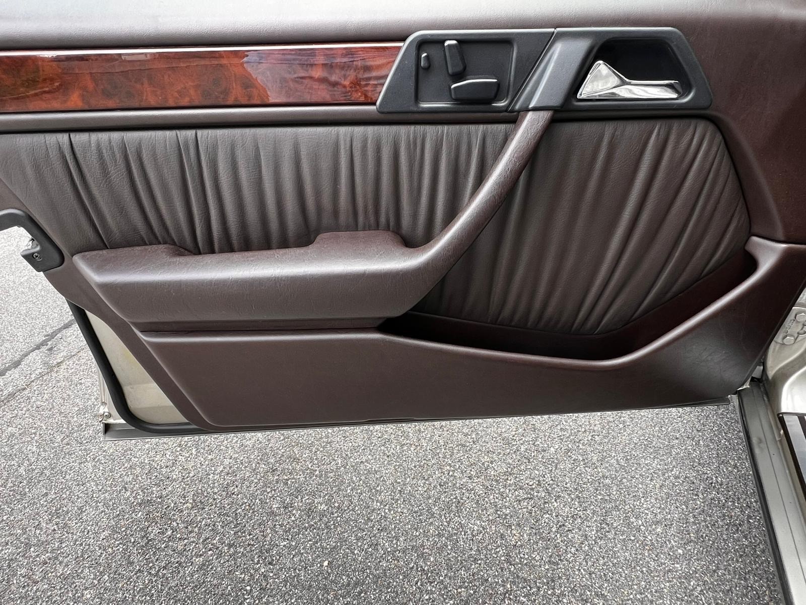 MERCEDES-BENZ 300 E 4-Matic Automatic-image-14